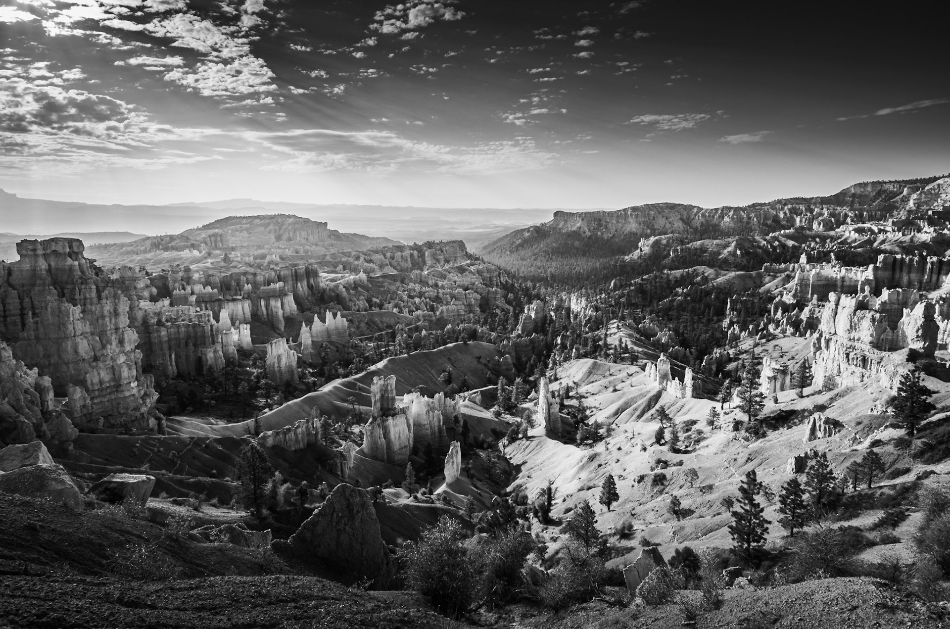 Bryce Canyon – An Otherworldly Spired Terrain (2:3)