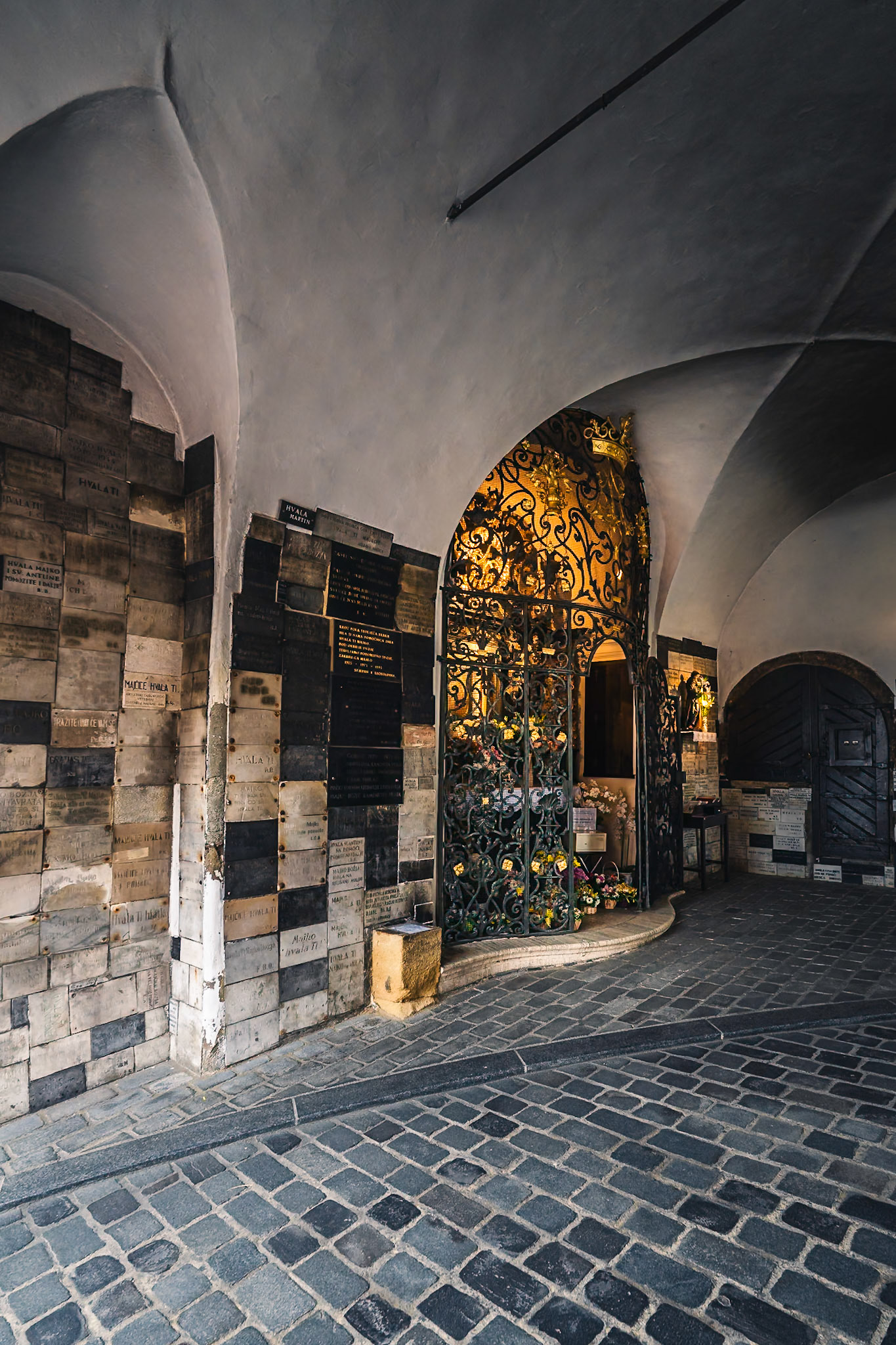 Zagreb - Threshold of Devotion (3:2)