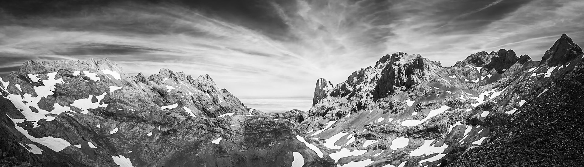 Picos de Europa - Sea Between the Peaks (1:3.5)