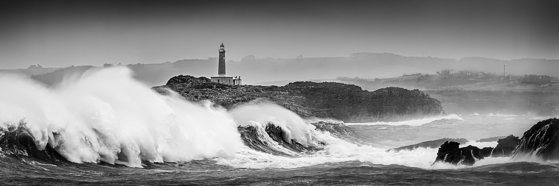 Mouro Island Lighthouse - Breaking Wave and the Lighthouse (3:1)