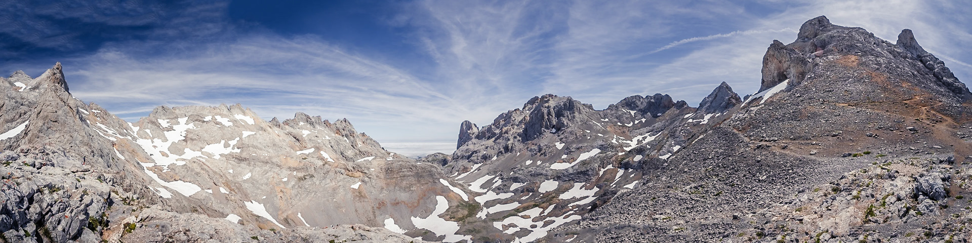 Picos de Europa - In the Heart of the Massif (1:4)