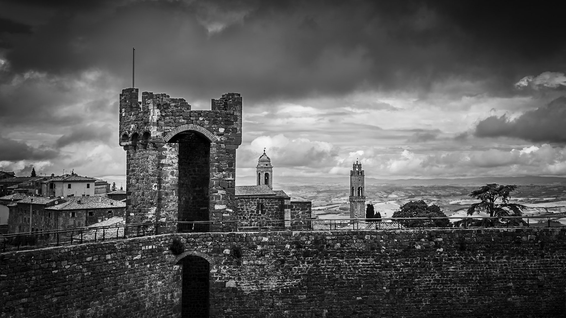Tuscany - Three Towers, one castle, two churches (16:9)