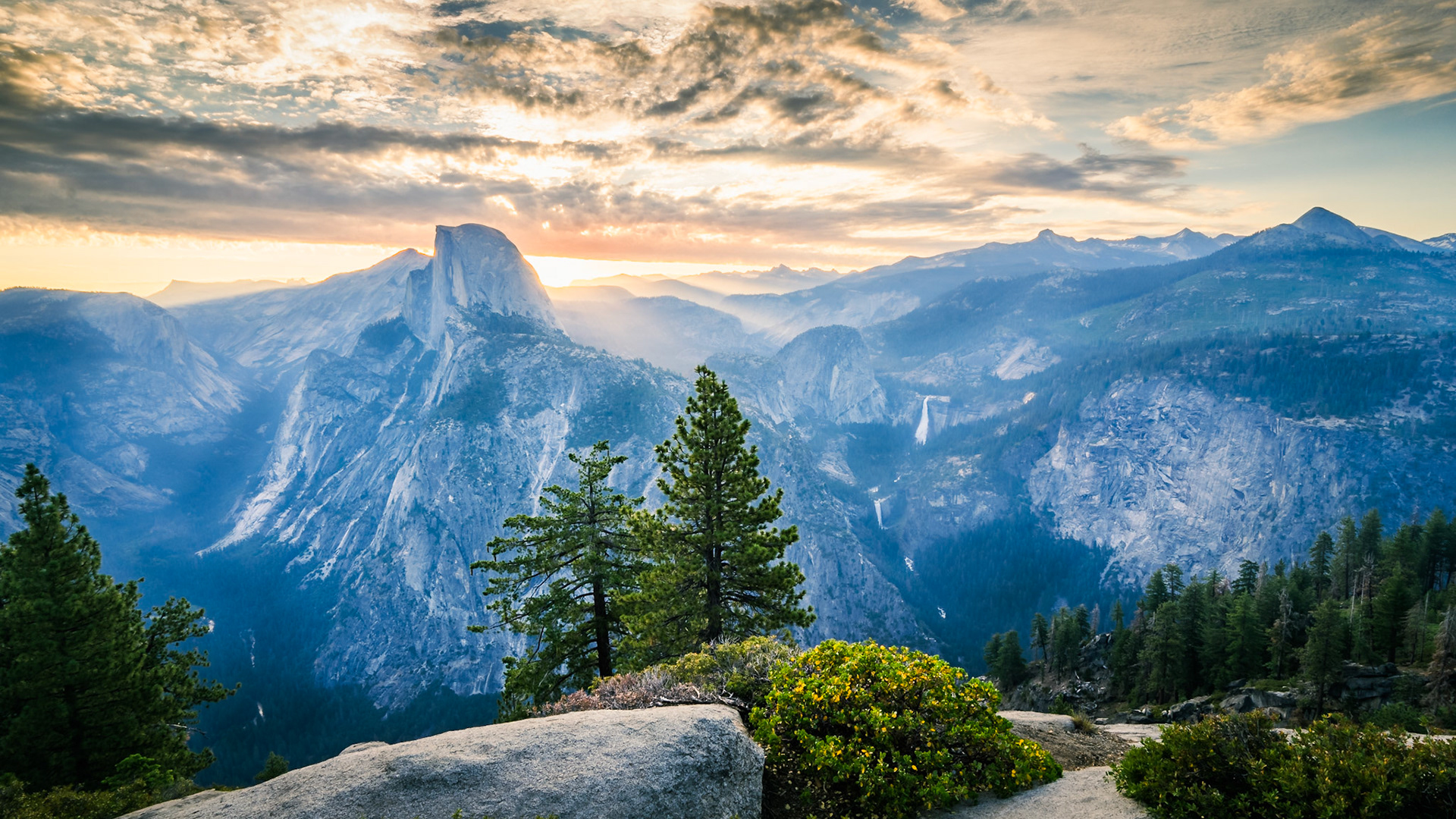 Yosemite - Half Dome from Glacier Point (16:9)