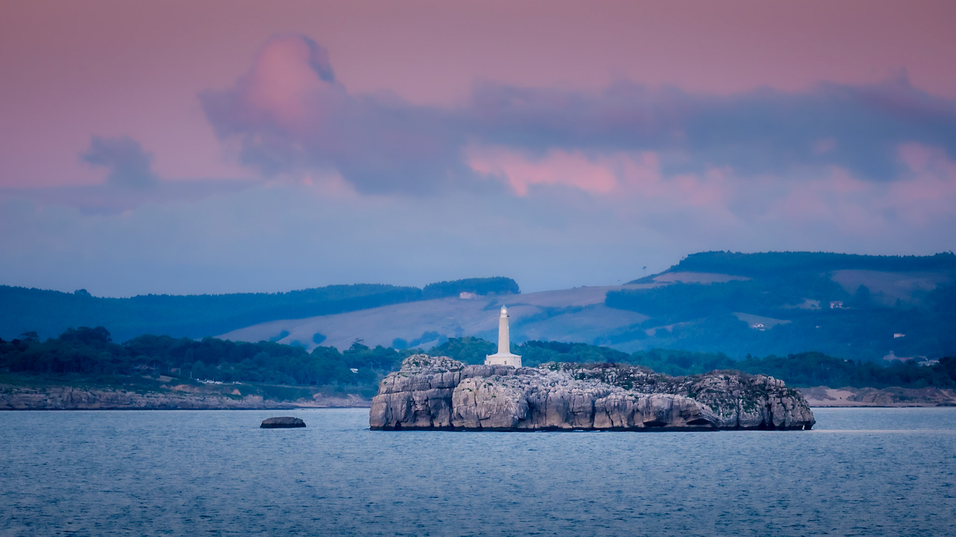 Mouro Island Lighthouse - Island in Fading Light (9:16)