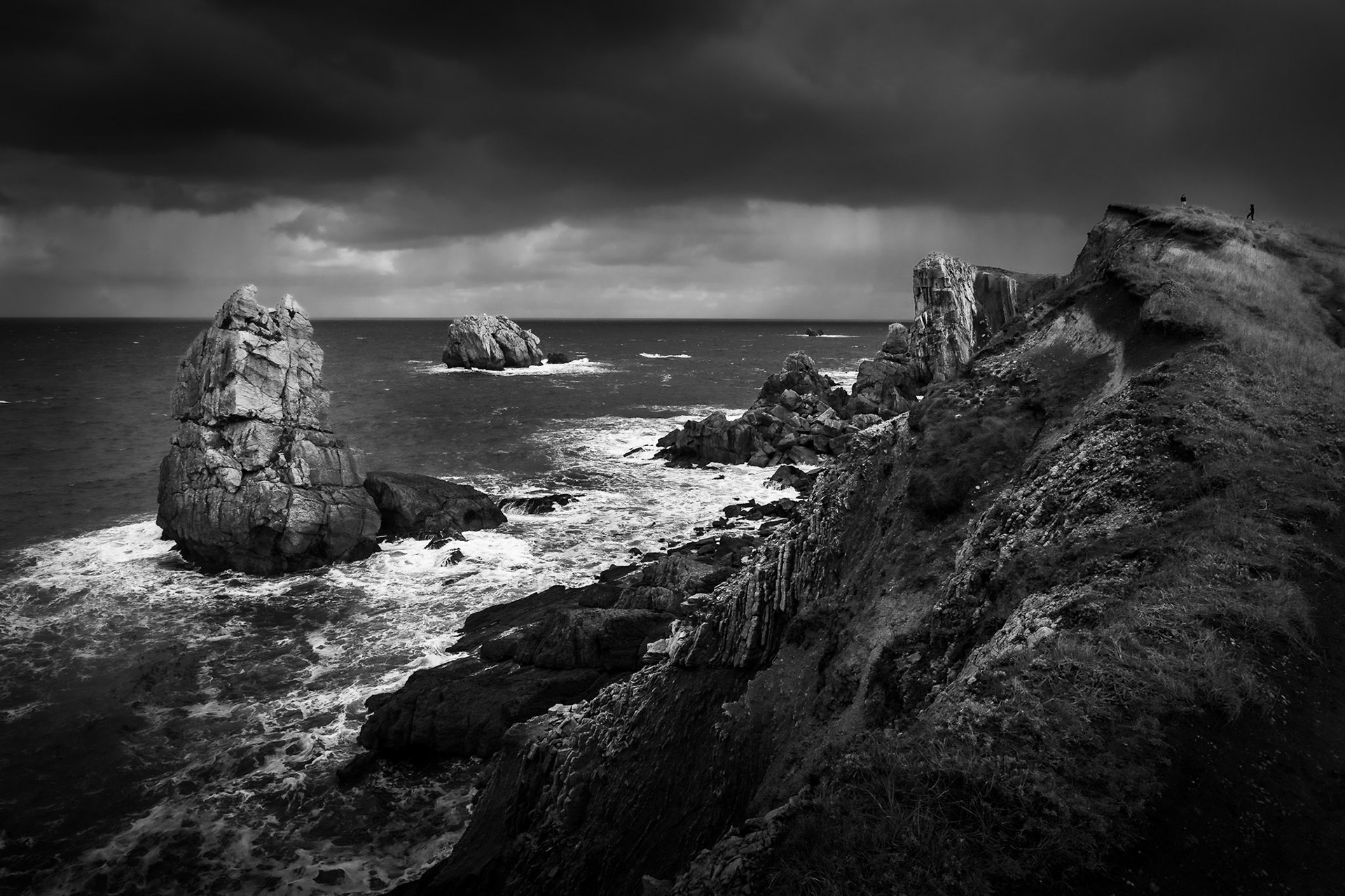 Costa Quebrada - Stormy Morning on the Edge of the Cliff (3:2)