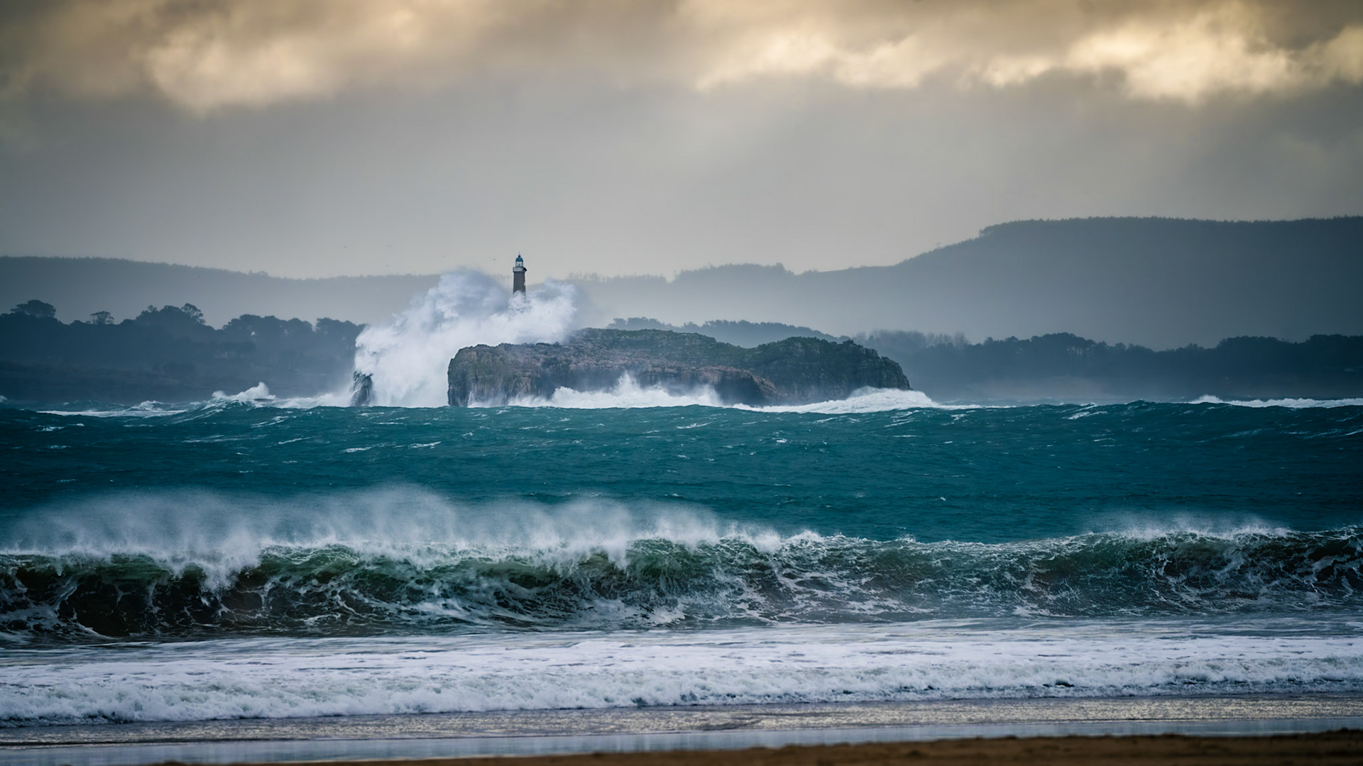 Mouro Island Lighthouse - Recede III (9:16)