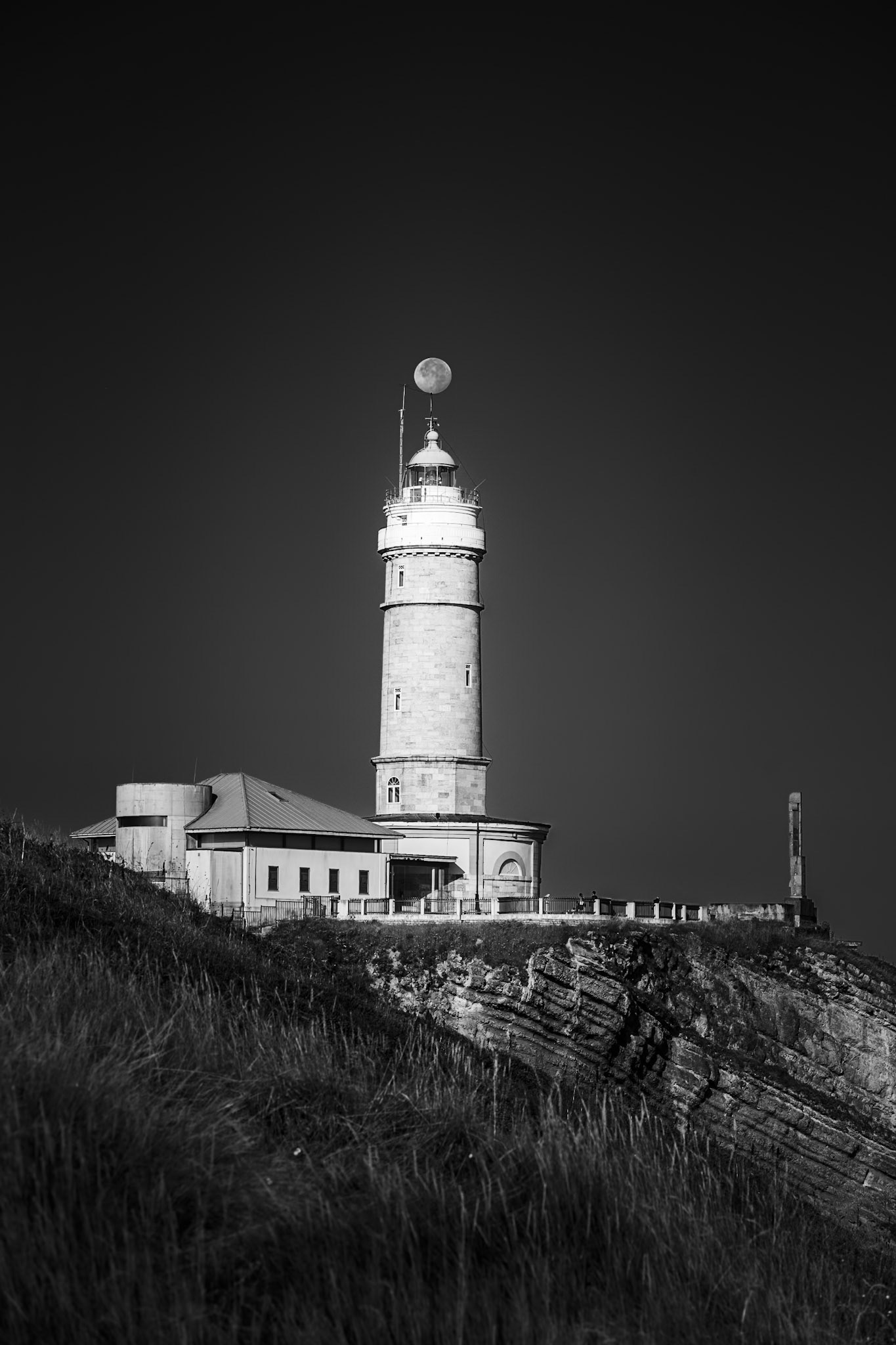 Cabo Mayor Lighthouse - Pinning the Moon (3:2)