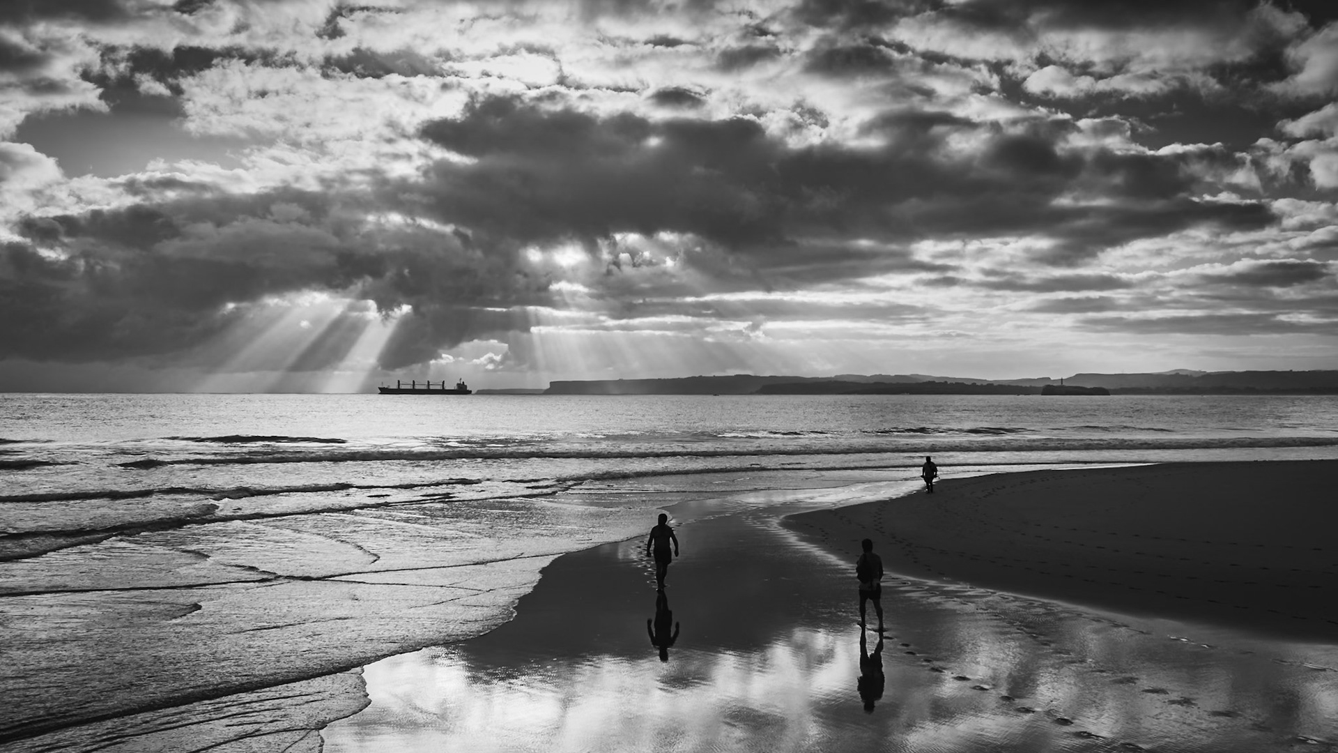 El Sardinero - Walkers at the Water’s Edge (9:16)