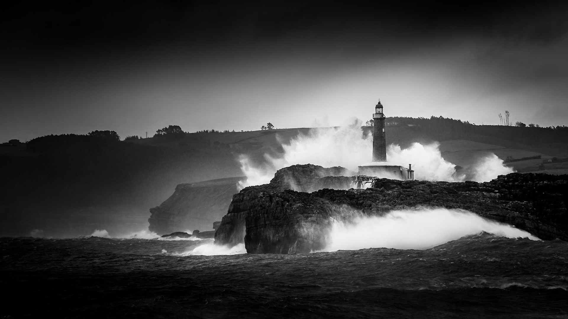 Mouro Island Lighthouse - Stormy Weather (16:9)