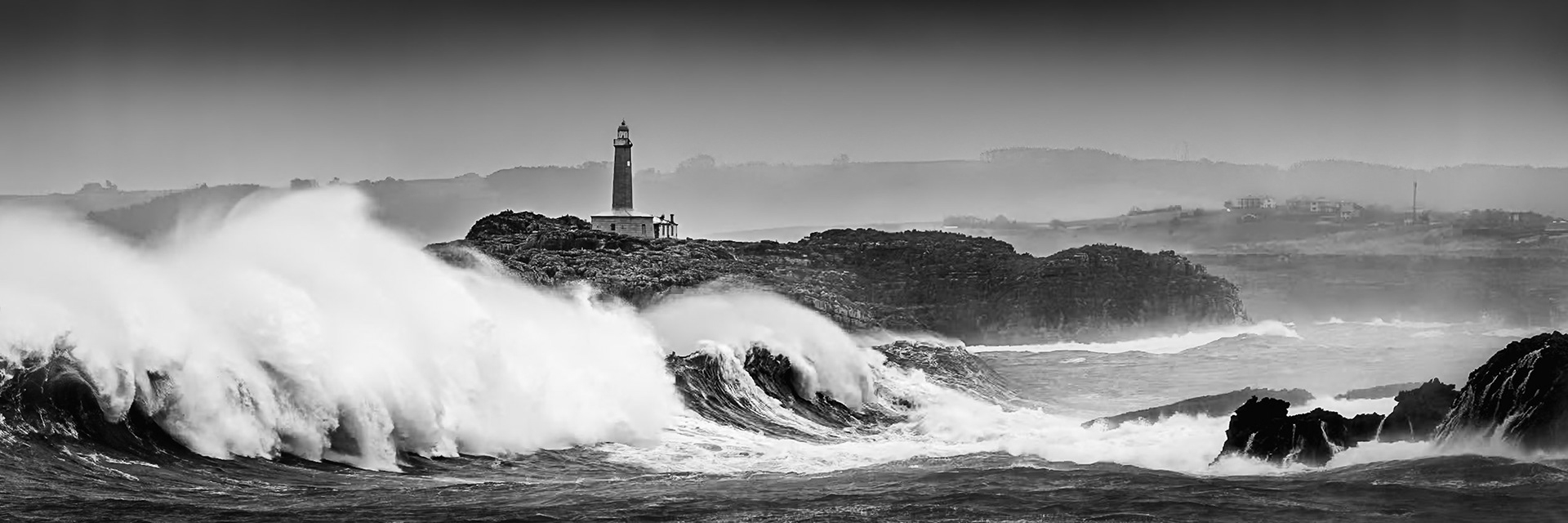 Mouro Island Lighthouse - Breaking Wave and the Lighthouse (1:3)