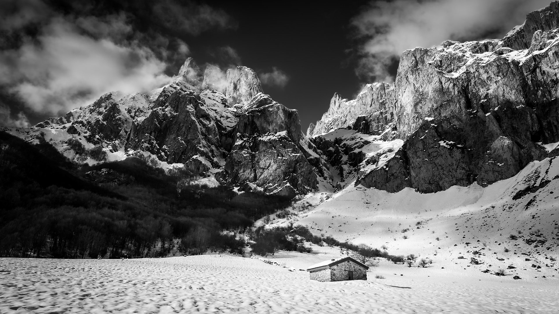 Picos de Europa - Fuente Dé's Cirque (16:9)