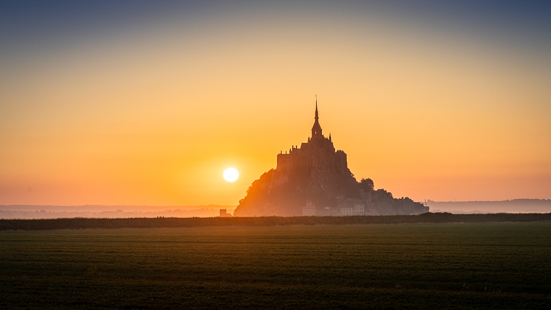 Mount Saint-Michel - Summer Sunrise (16:9)