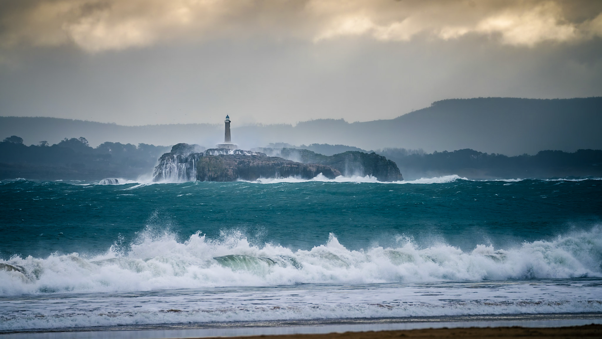 Mouro Island Lighthouse - Recede VI (9:16)