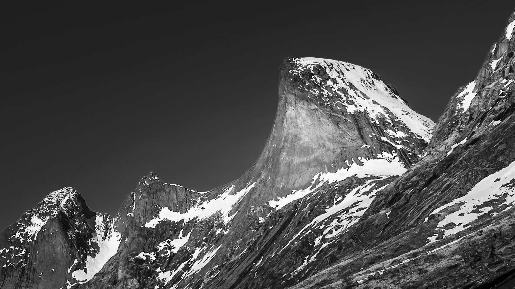 Lofoten - Carved Ridge (9:16)