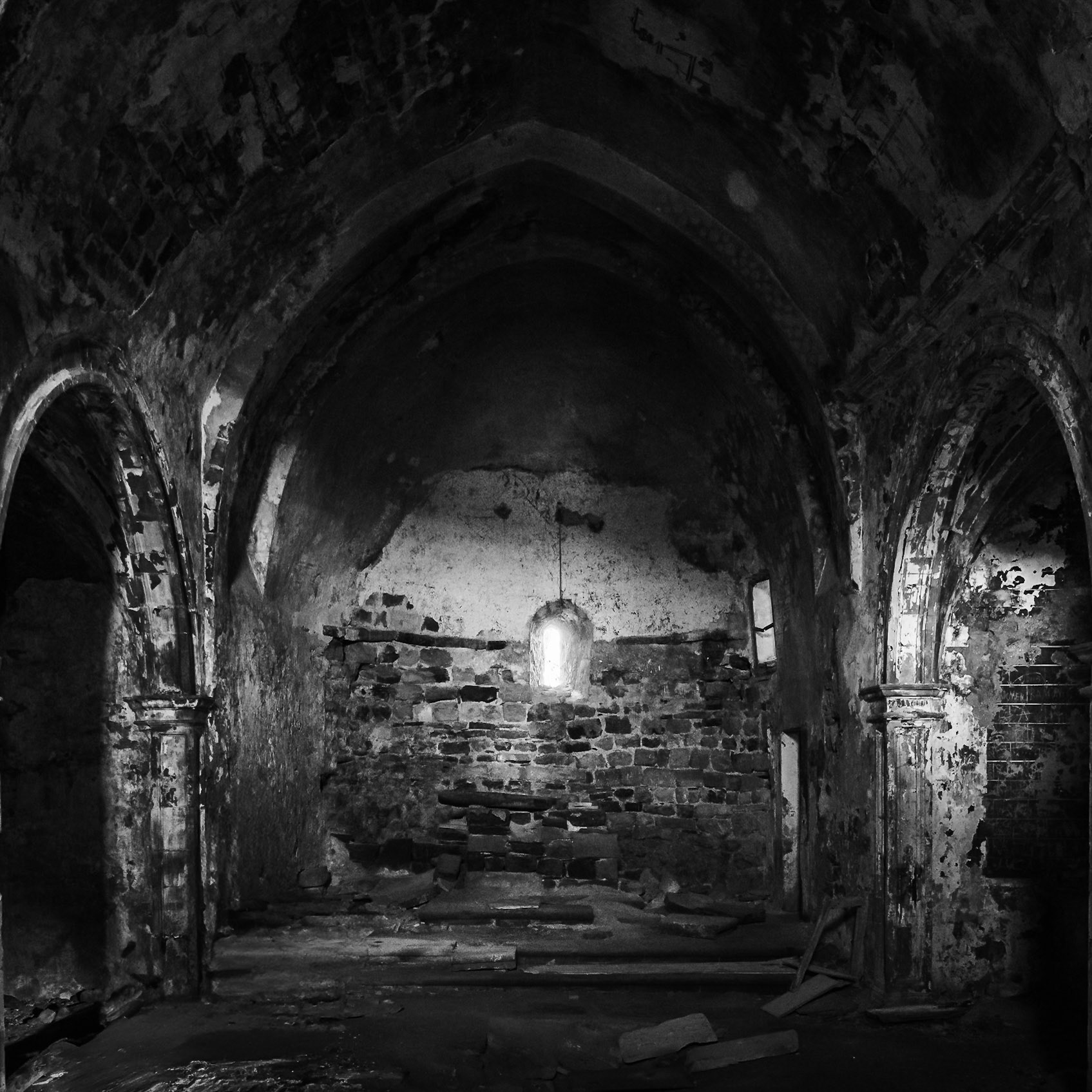 Esco - Light Among the Ruins (1:1)