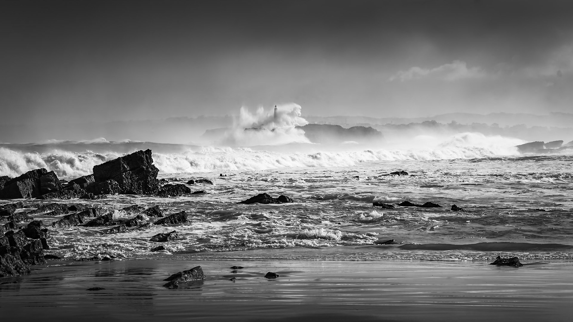 El Sardinero - Three Layers of Waves (16:9)