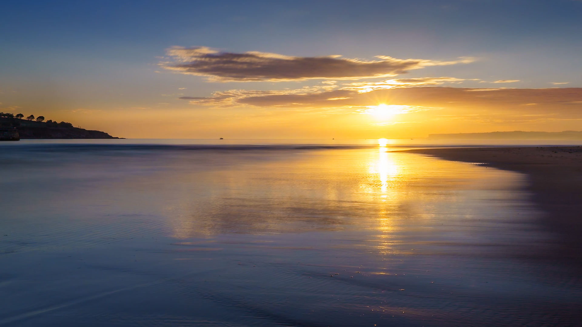 El Sardinero - Summer Sunrise Reflection (9:16)
