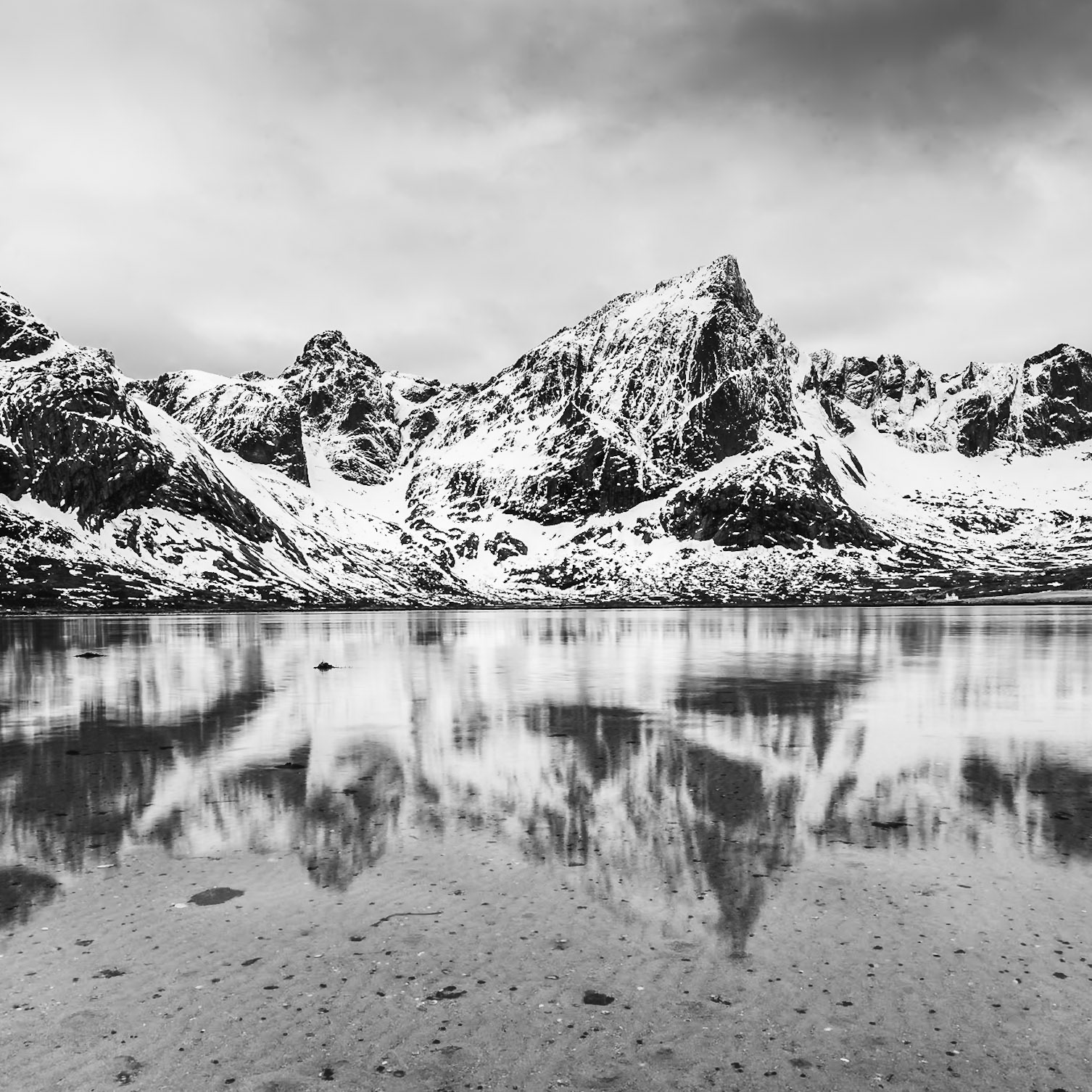 Lofoten - Reflective Divide (1:1)