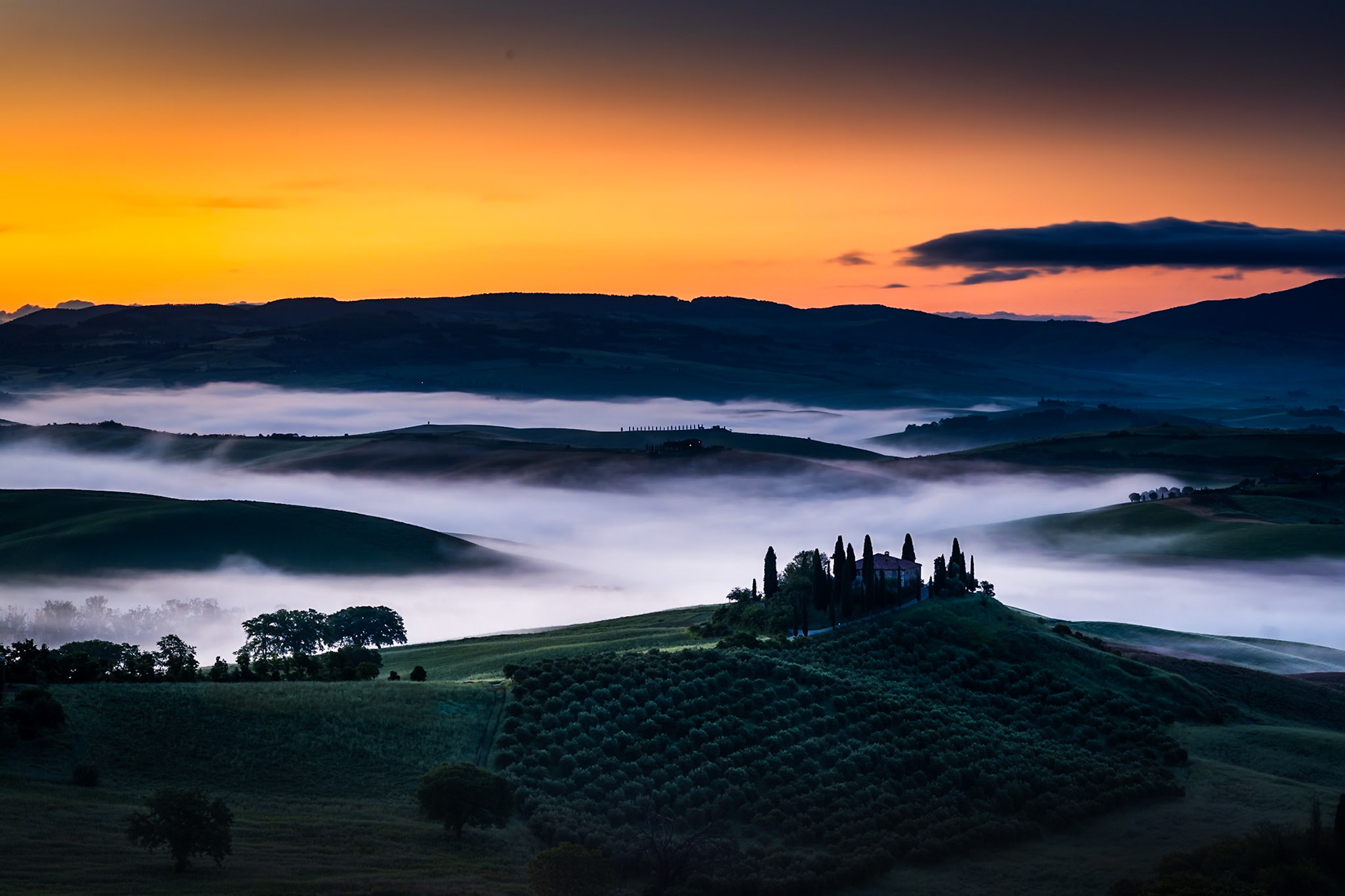 Tuscany - Colorful Sunrise Fog (2:3)