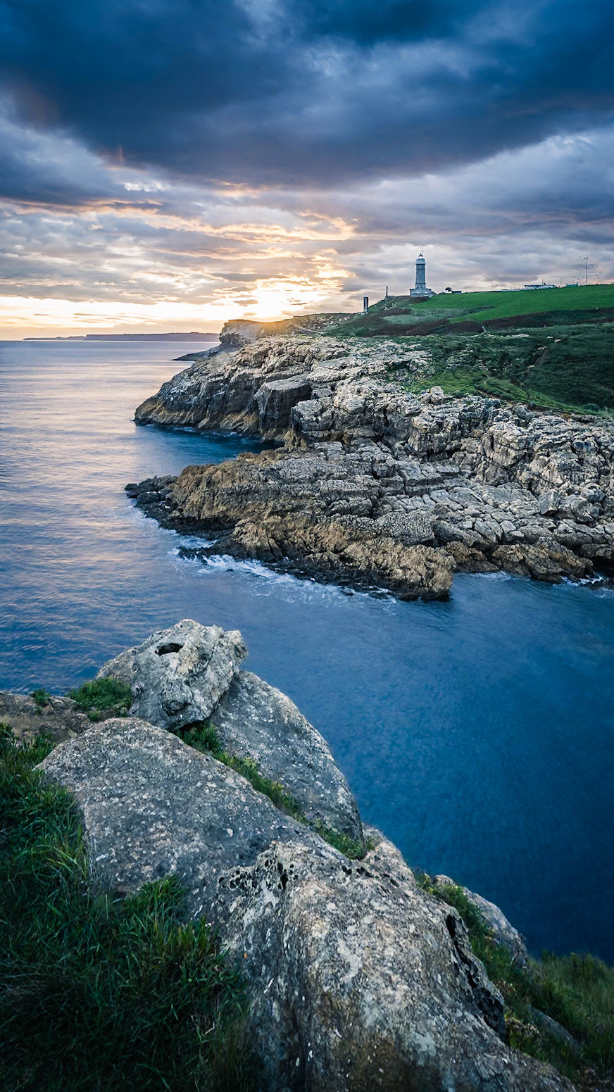 Cabo Mayor Lighthouse - Jagged Coast (16:9)