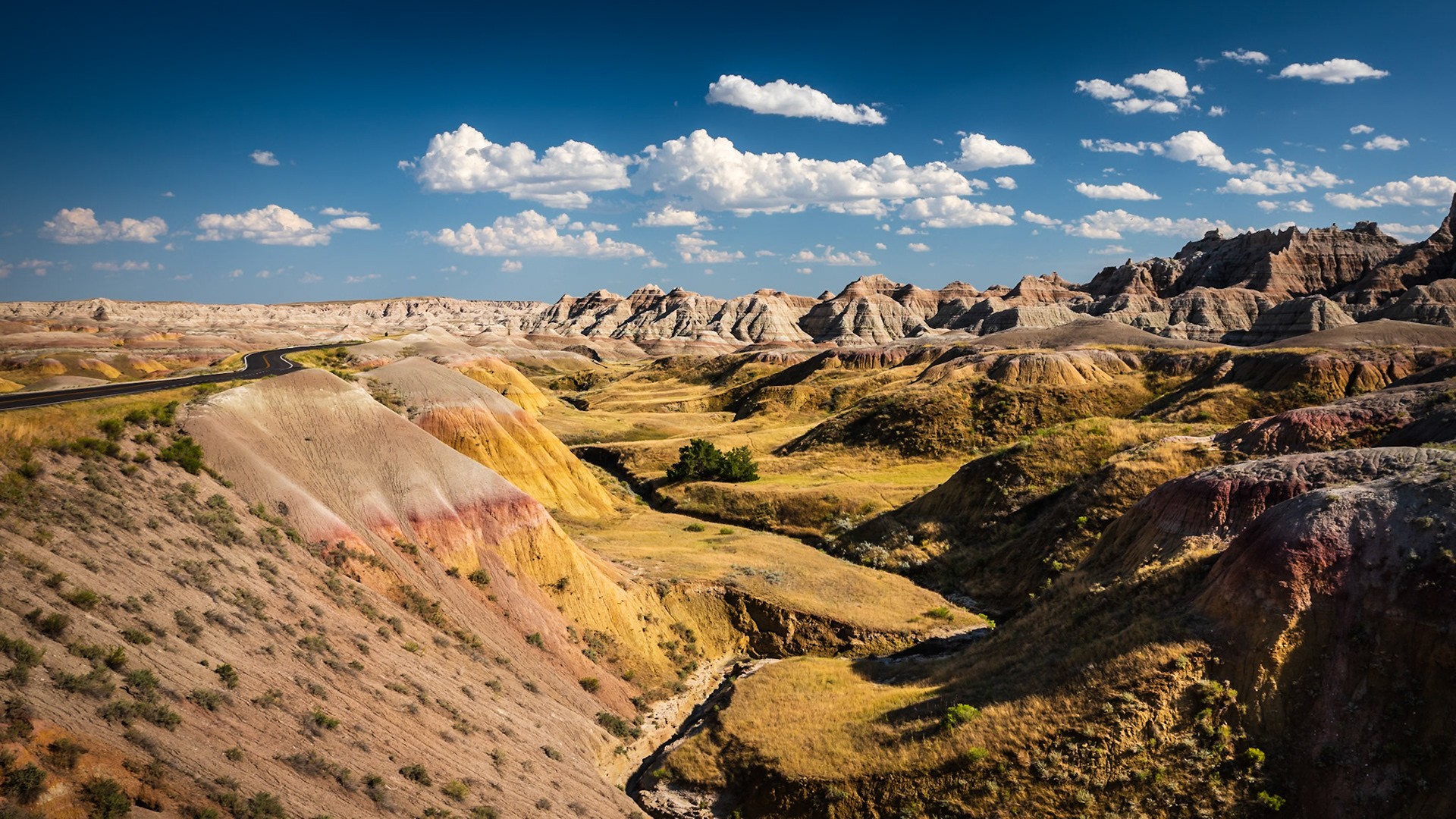 Badlands NP - Beauty in Barren Ground (16:9)