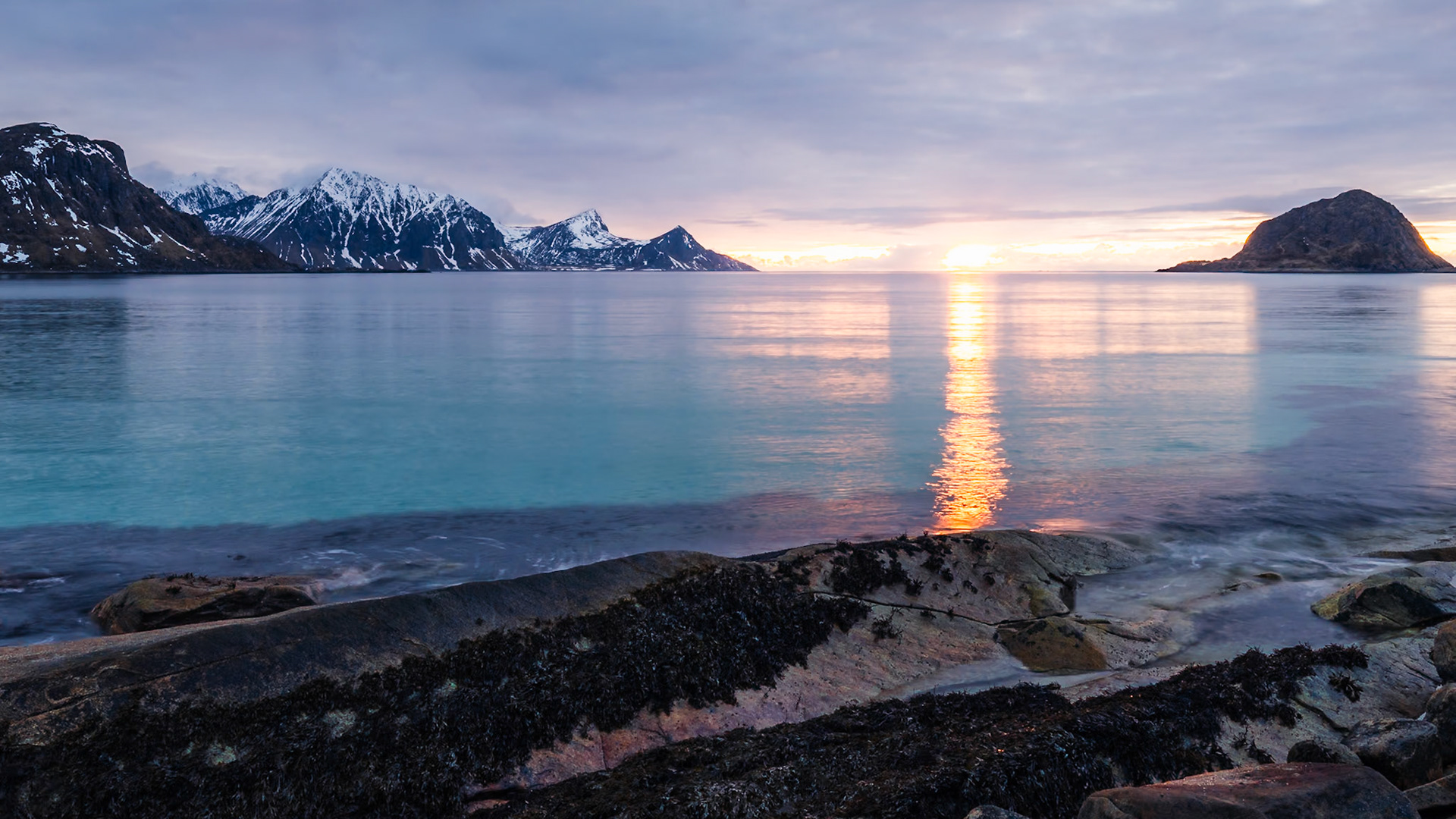 Haukland Beach - First Light Across the Shelf (9:16)
