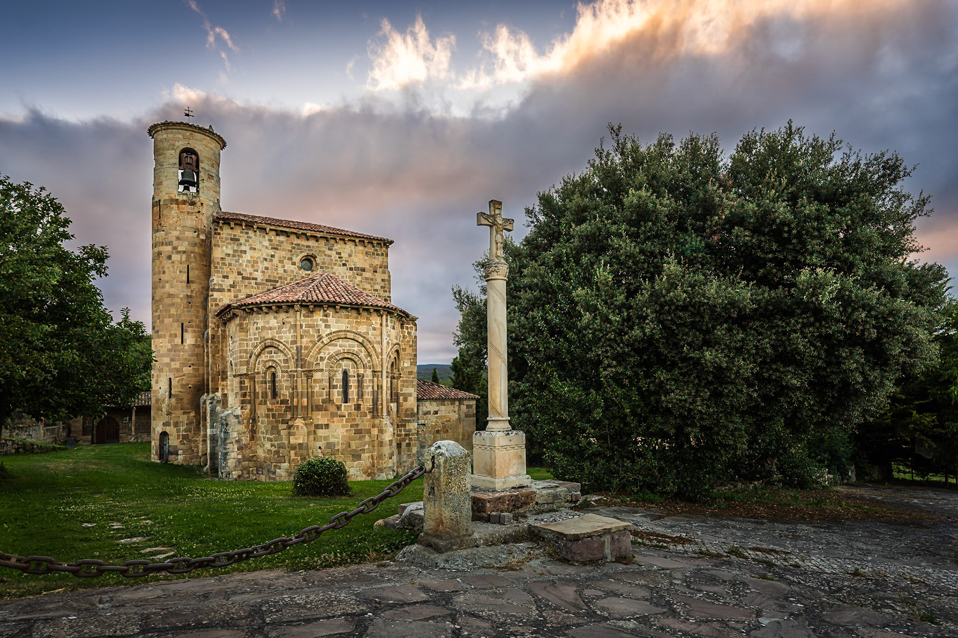 San Marin de Elines, Valderredible - Collegiate Church and Stone Cross (3:2)