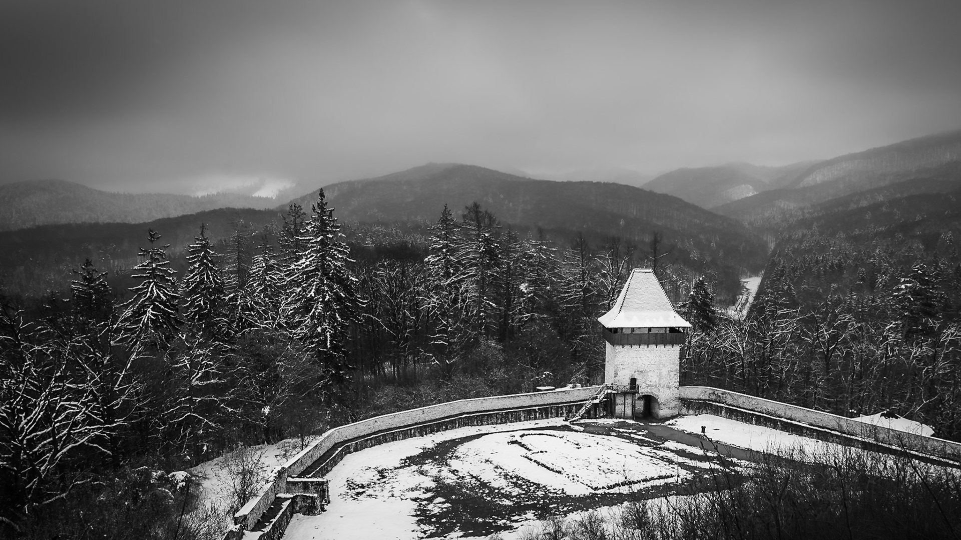 Rasnov - Outpost (9:16)