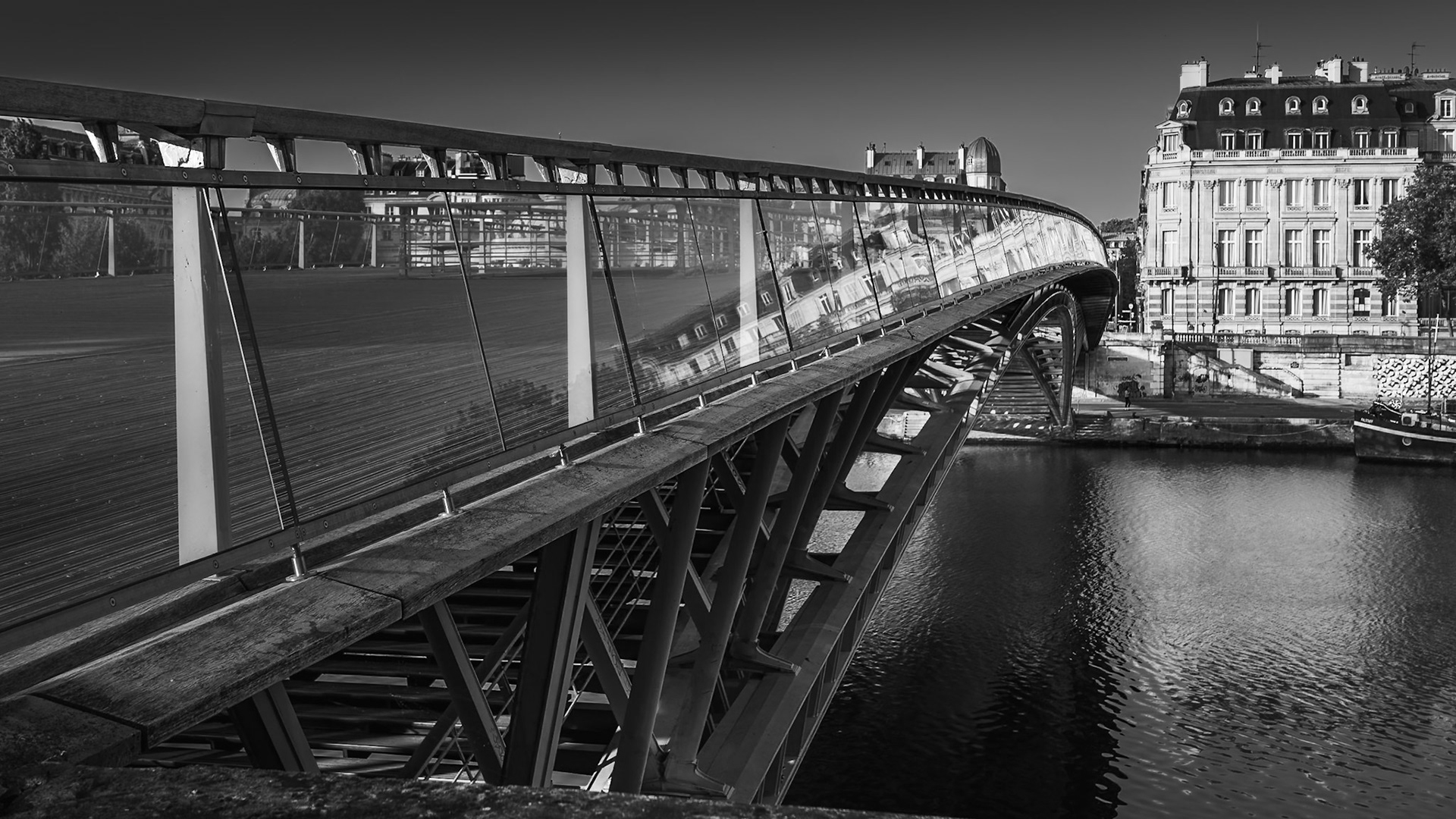 Paris - Steel Across the Seine (9:16)