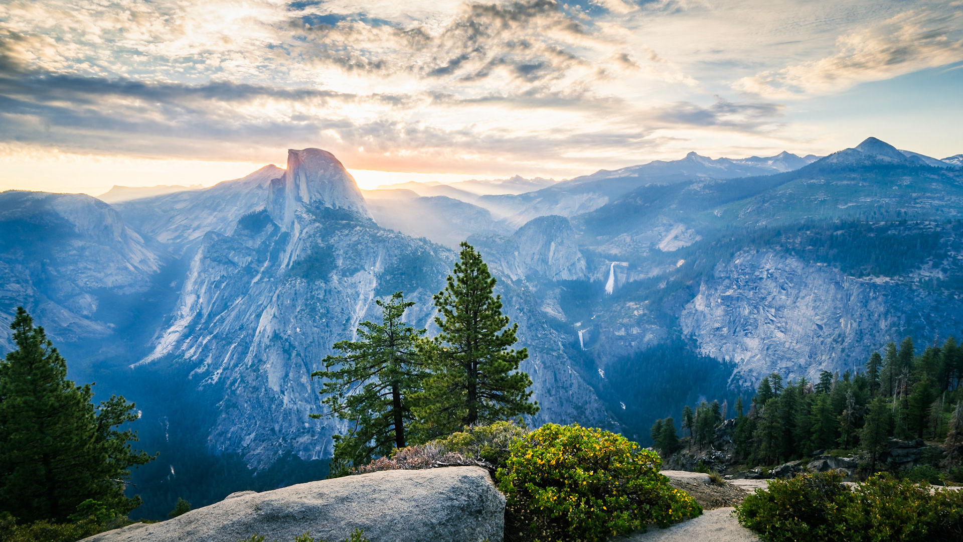 Yosemite - Half Dome from Glacier Point (16:9)