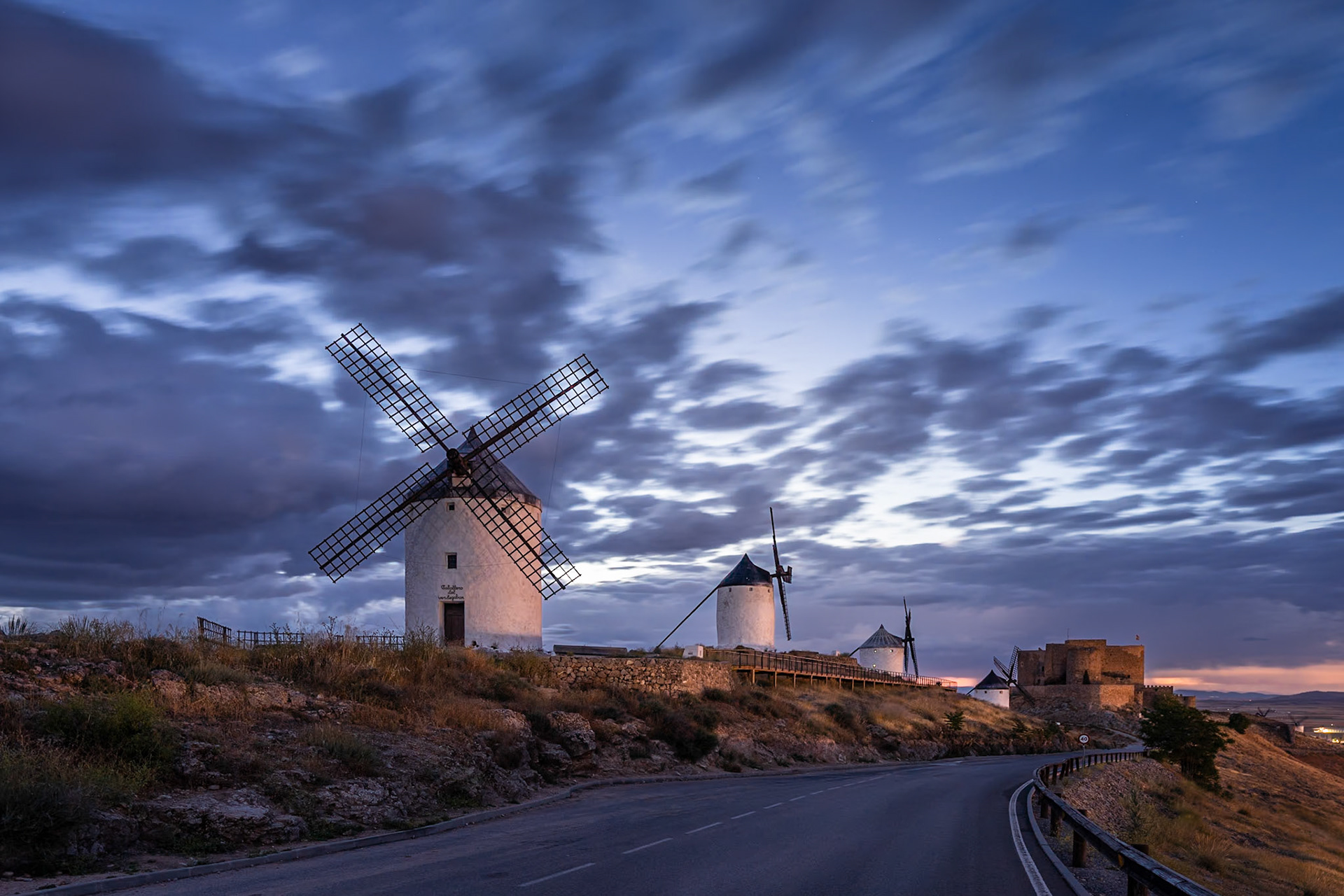 Consuegra - "Giants" at Night (3:2)
