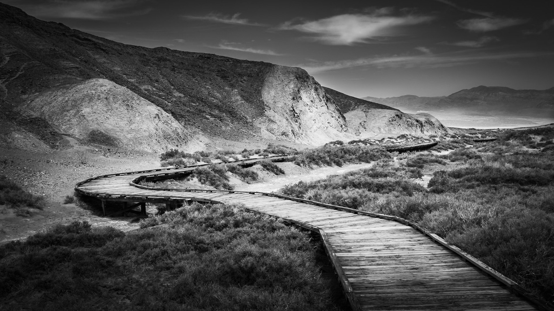 Death Valley - Crooked Boardwalk to Oblivion (16:9)