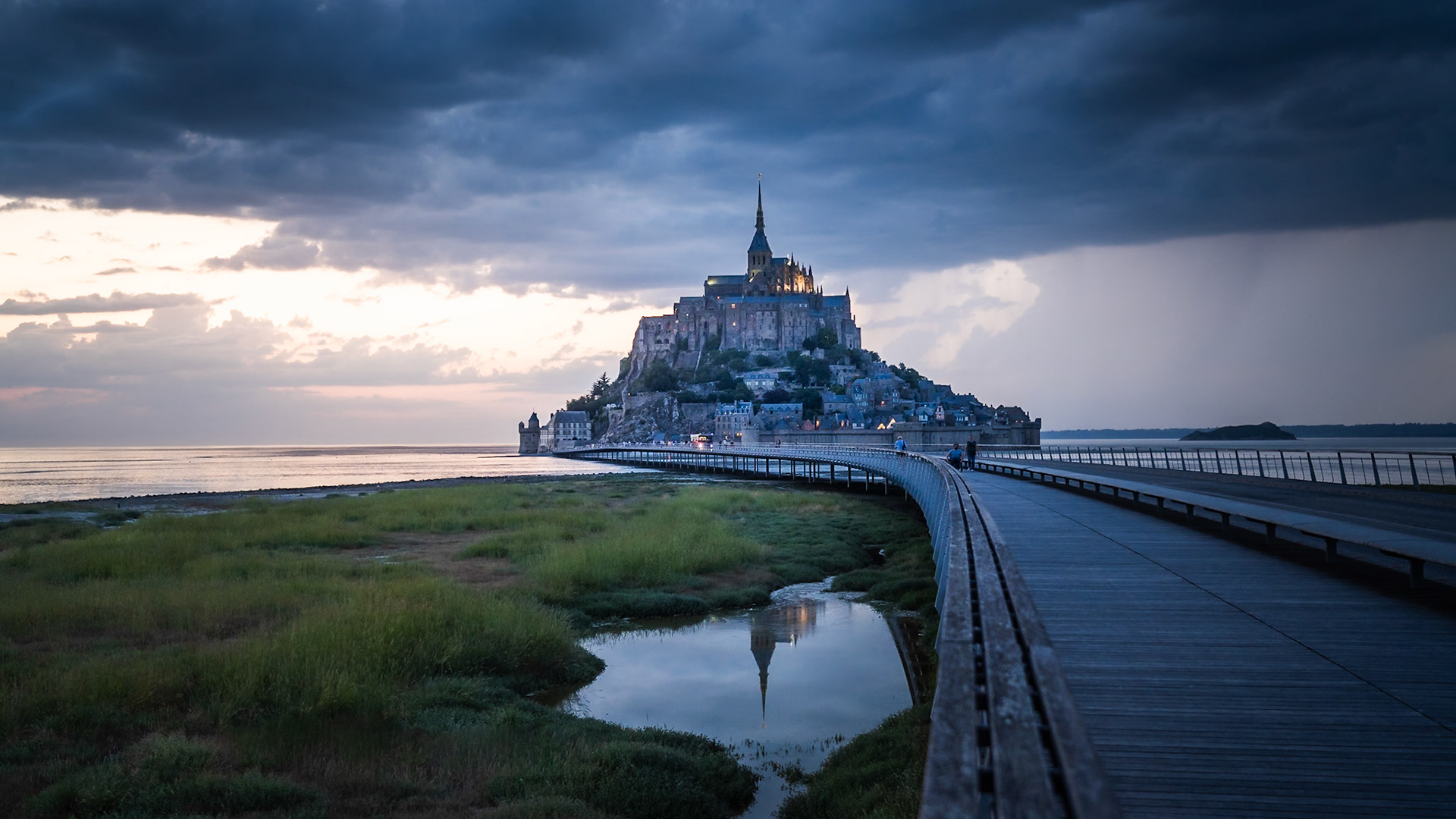 Mont-Saint-Michel - Approach Across the Tides (9:16)