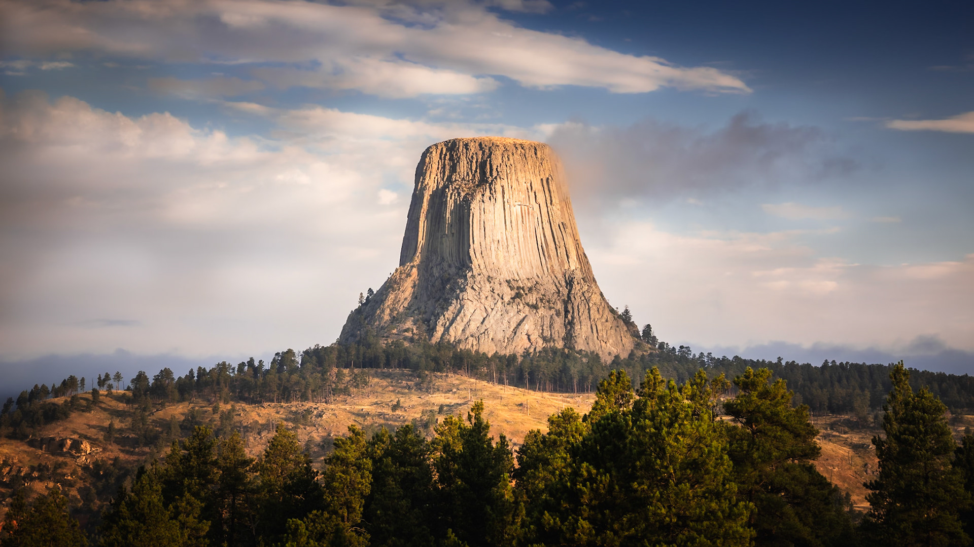 Devils Tower - Summer Sunrise (16:9)