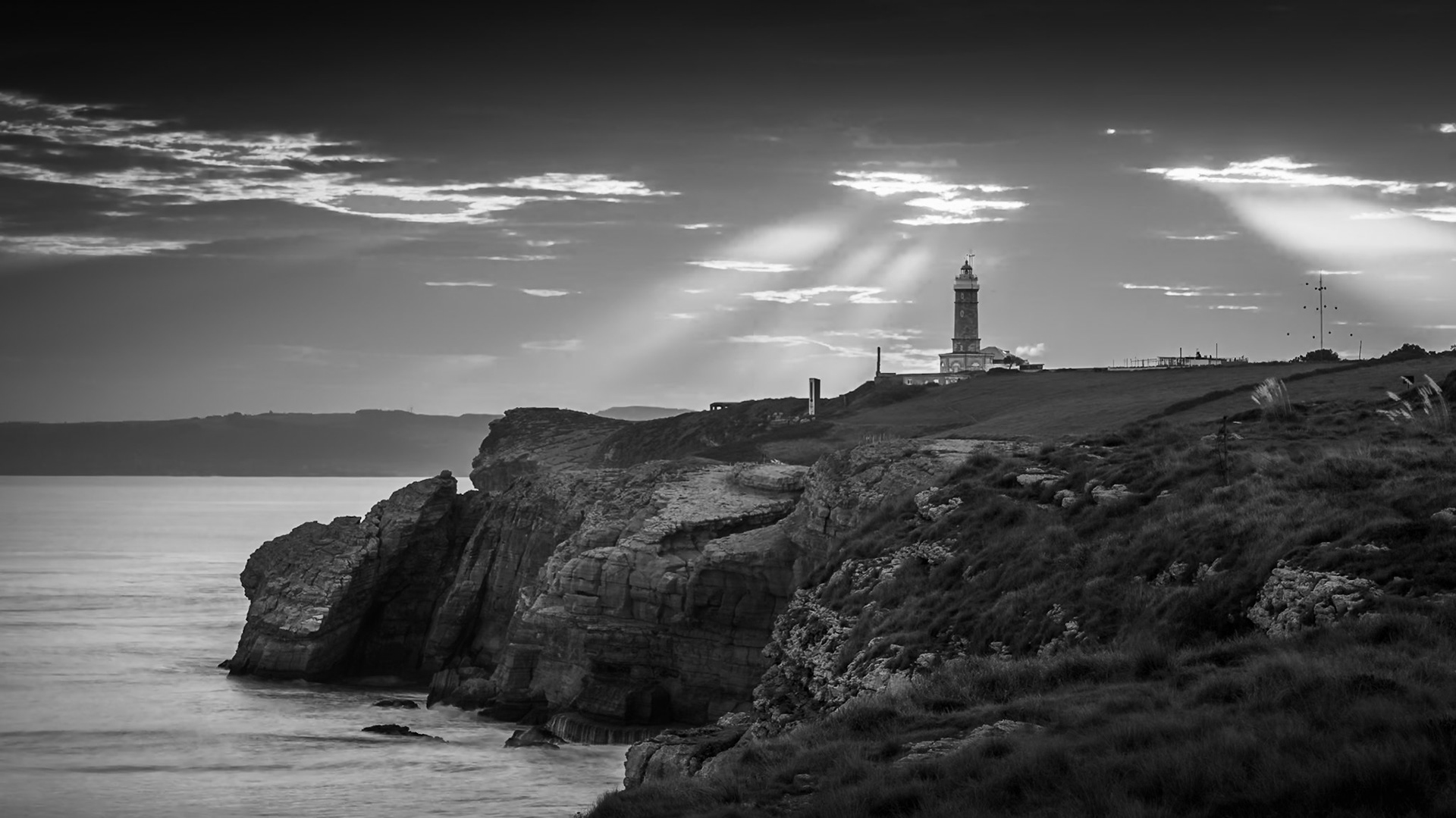 Cabo Mayor Lighthouse - Fall Morning Ray Lights (16:9)