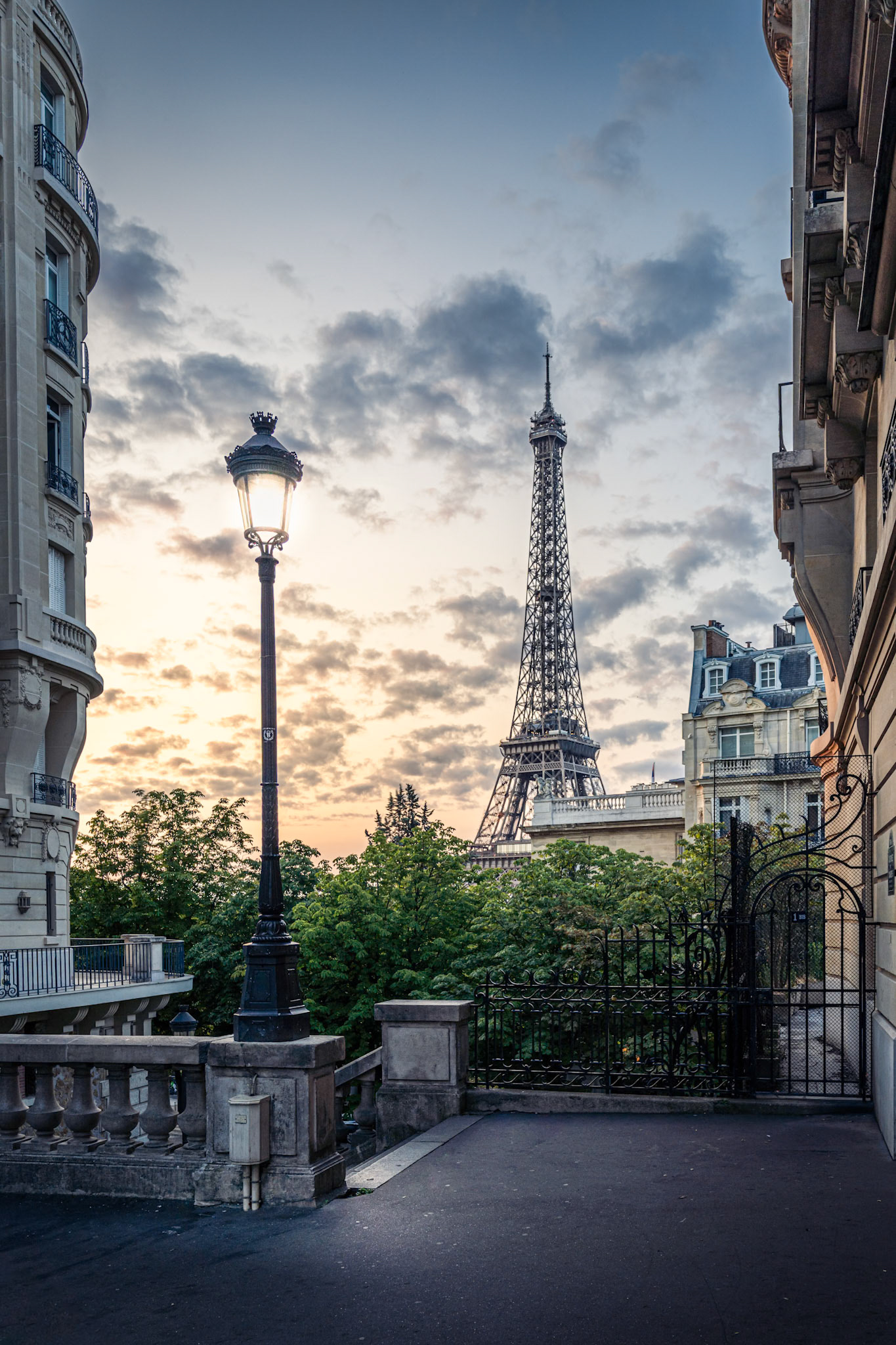 Paris - View from the Alley (3:2)