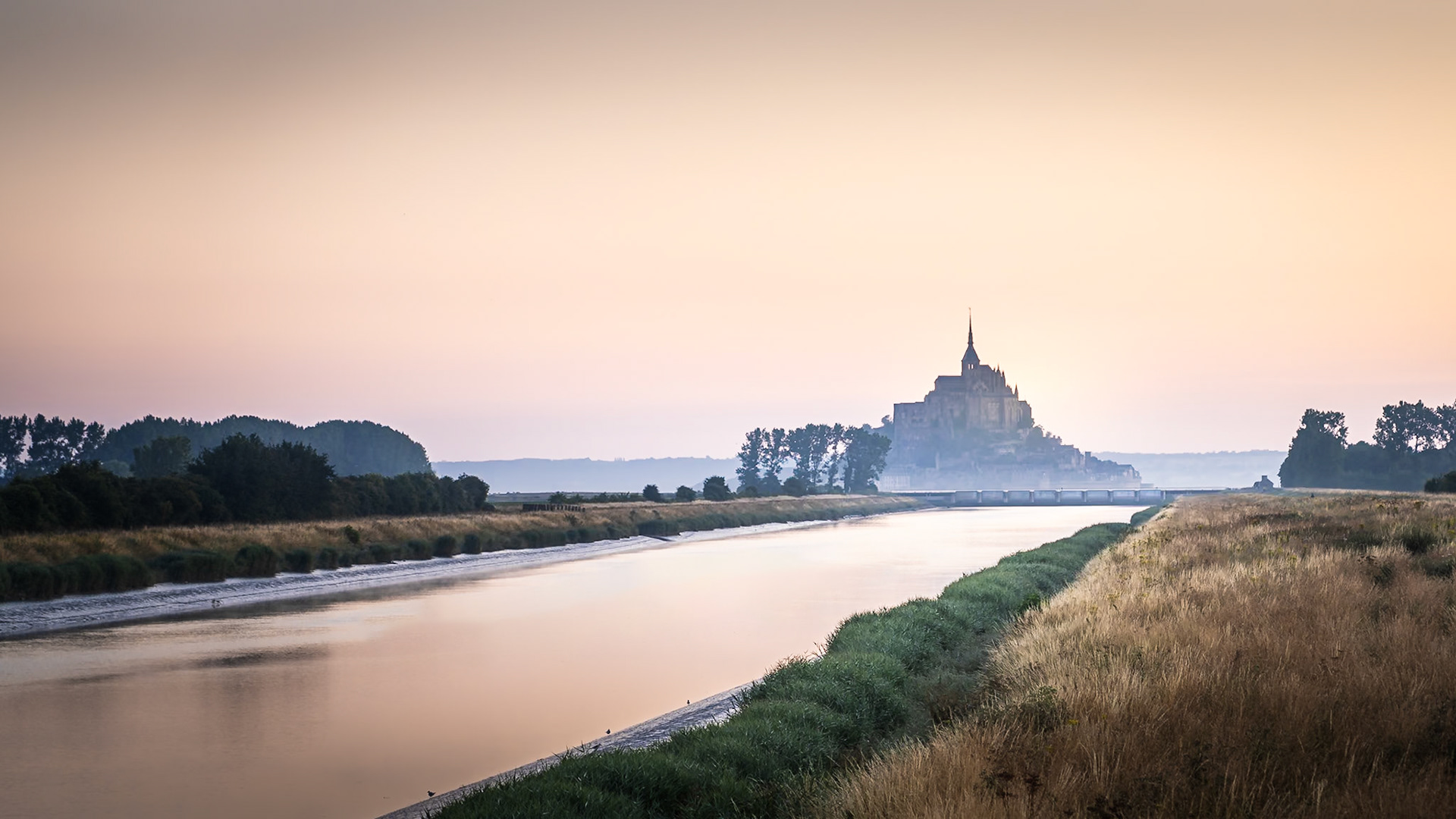 Mont-Saint-Michel - Hazy Morning (9:16)