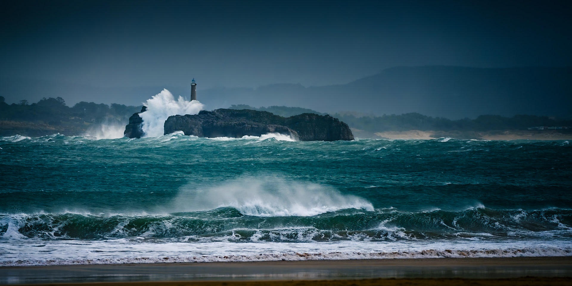 Mouro Island Lighthouse - Surge I (1:2)