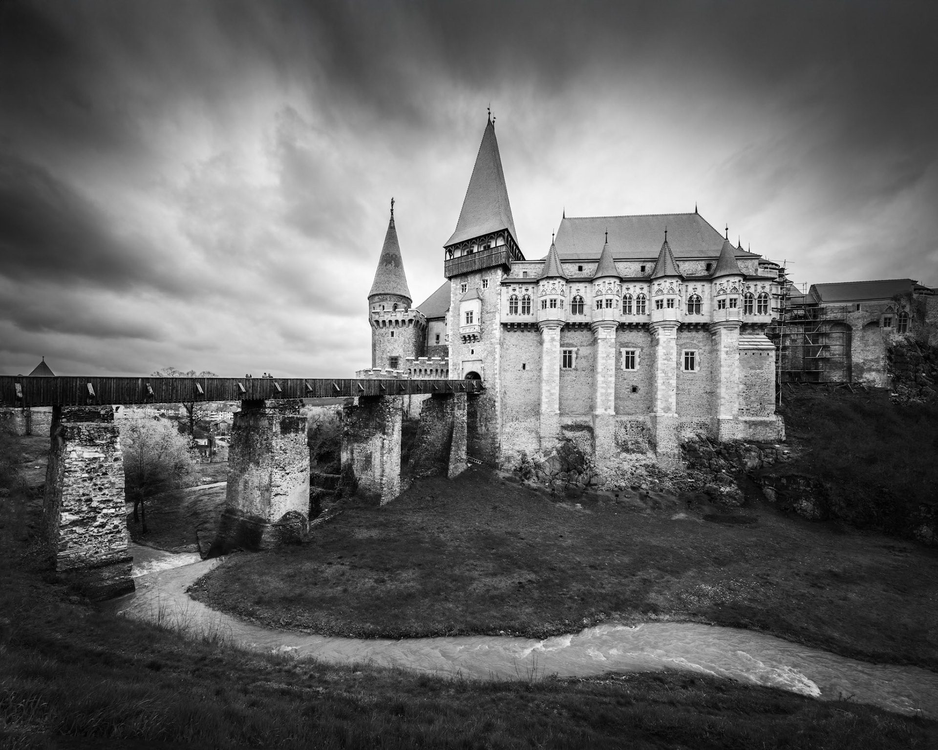 Hunedoara - Long Approach (4:5)