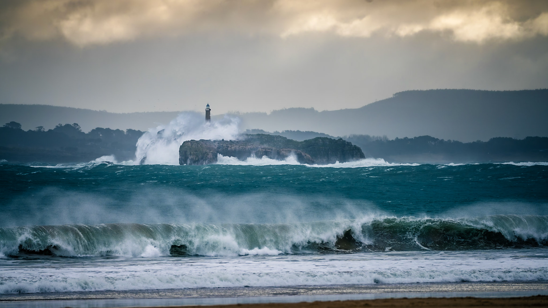 Mouro Island Lighthouse - Recede IV (9:16)