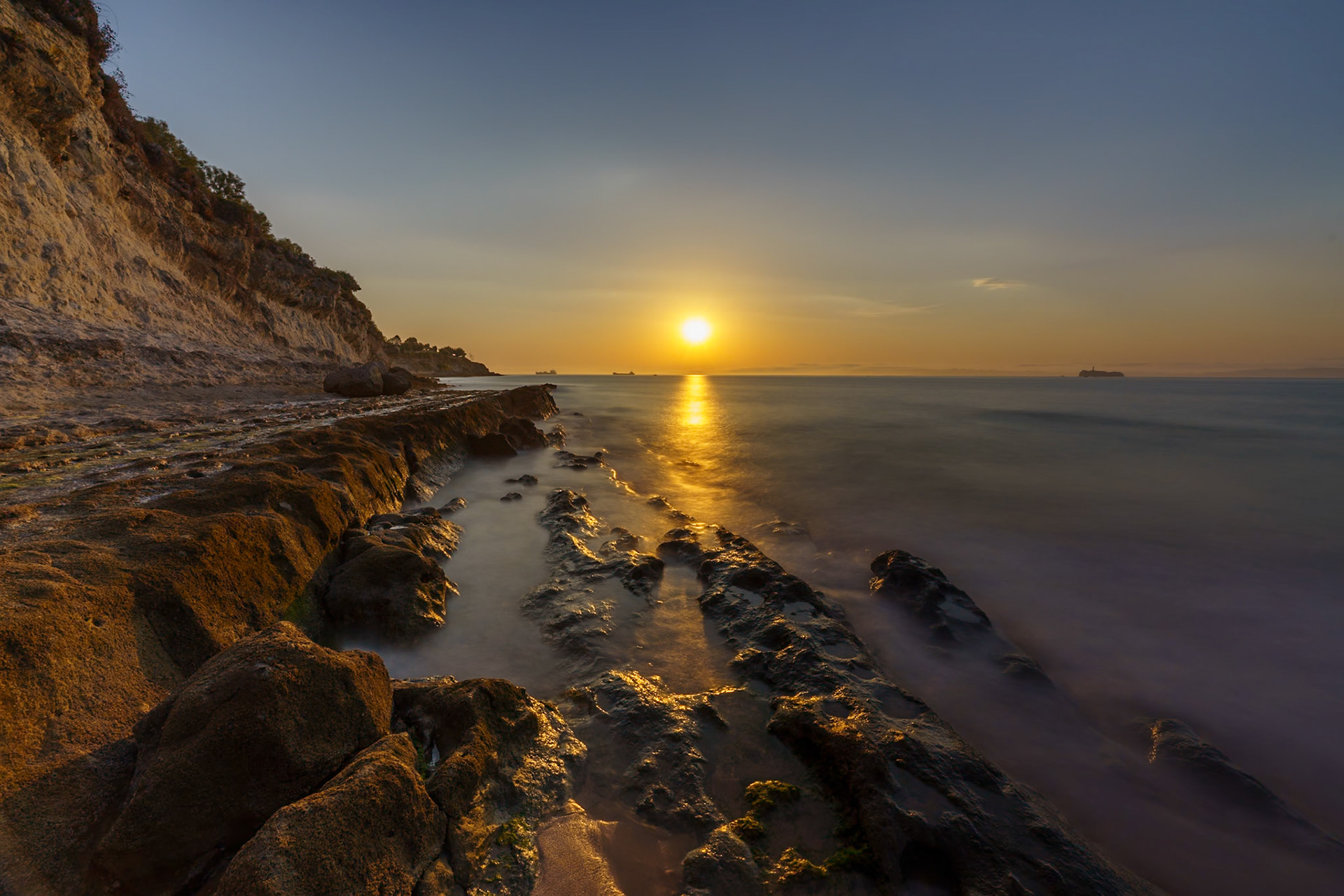 El Chiqui - Cliffs Getting First Rays (2:3)