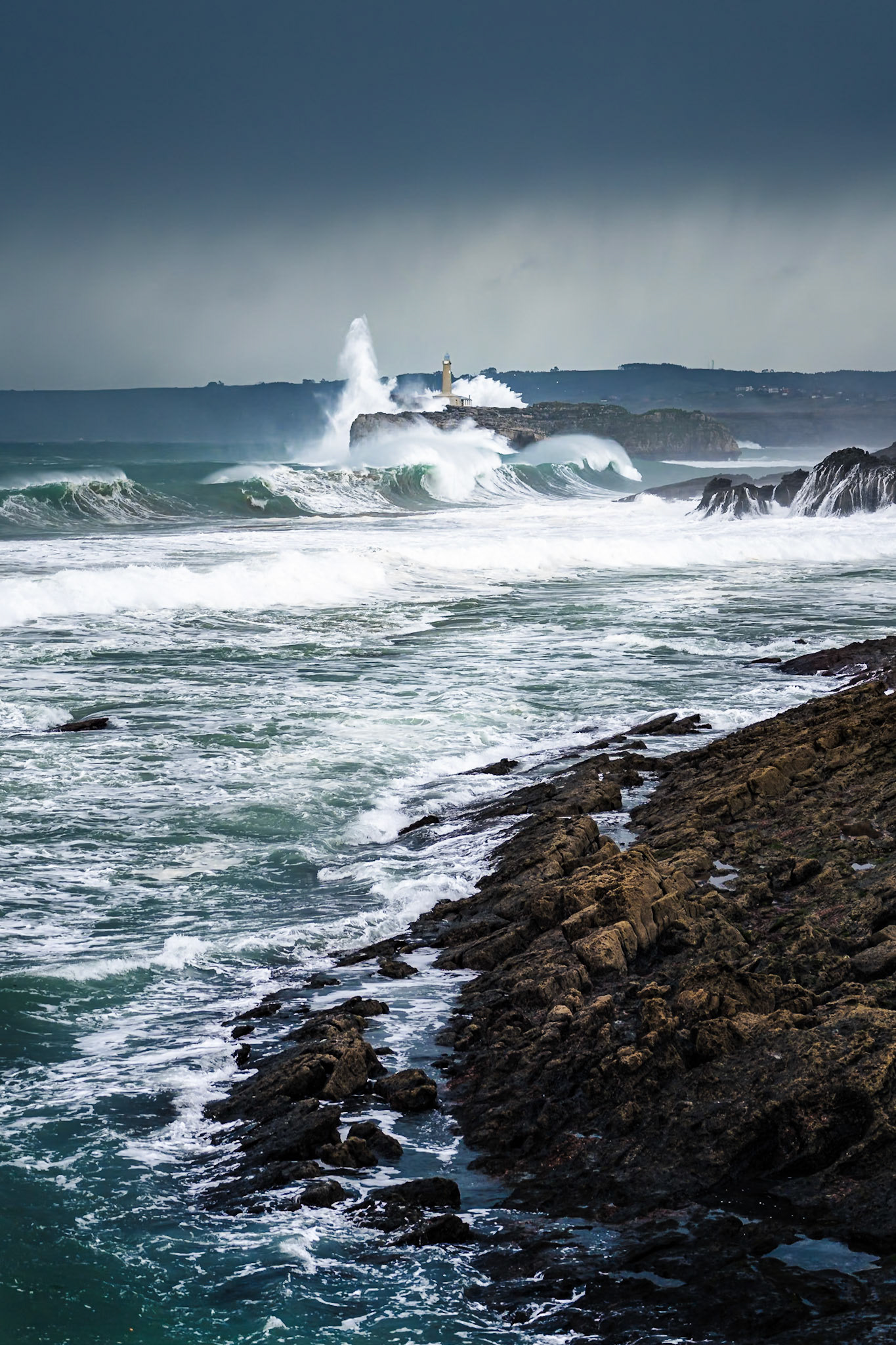 Mouro Island Lighthouse - Wave Geyser