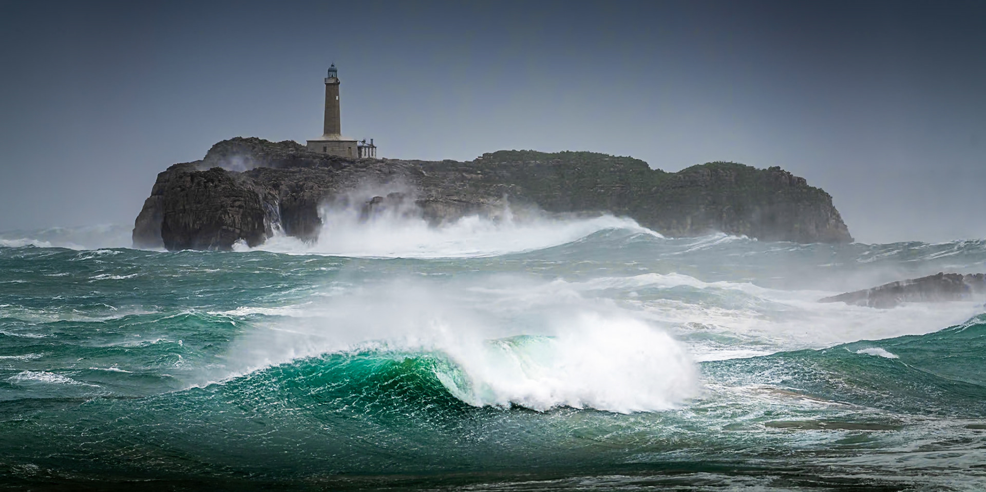 Mouro Island Lighthouse - Emerald Wave (2:1)