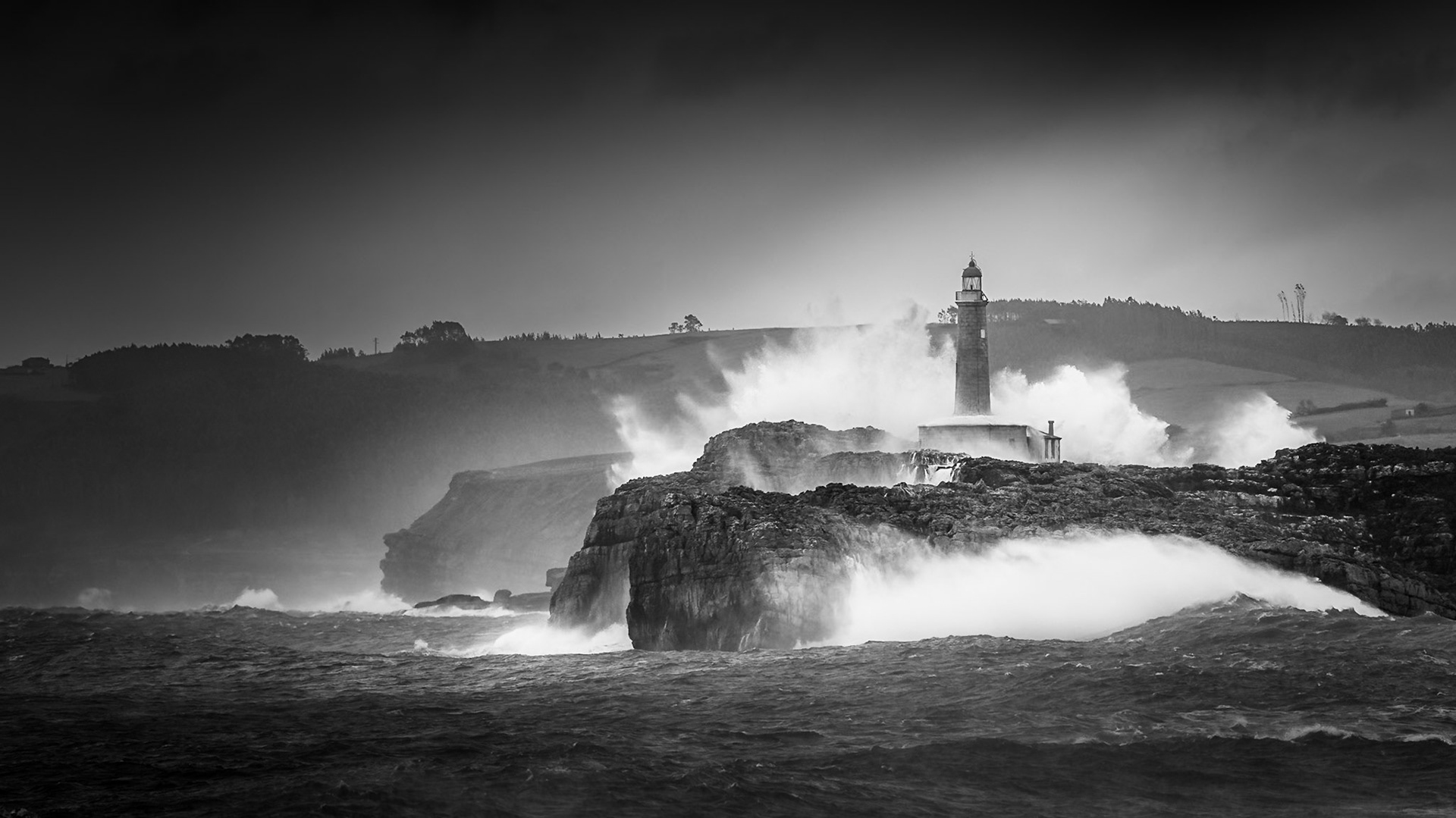Mouro Island Lighthouse - Weather Closing In (9:16)
