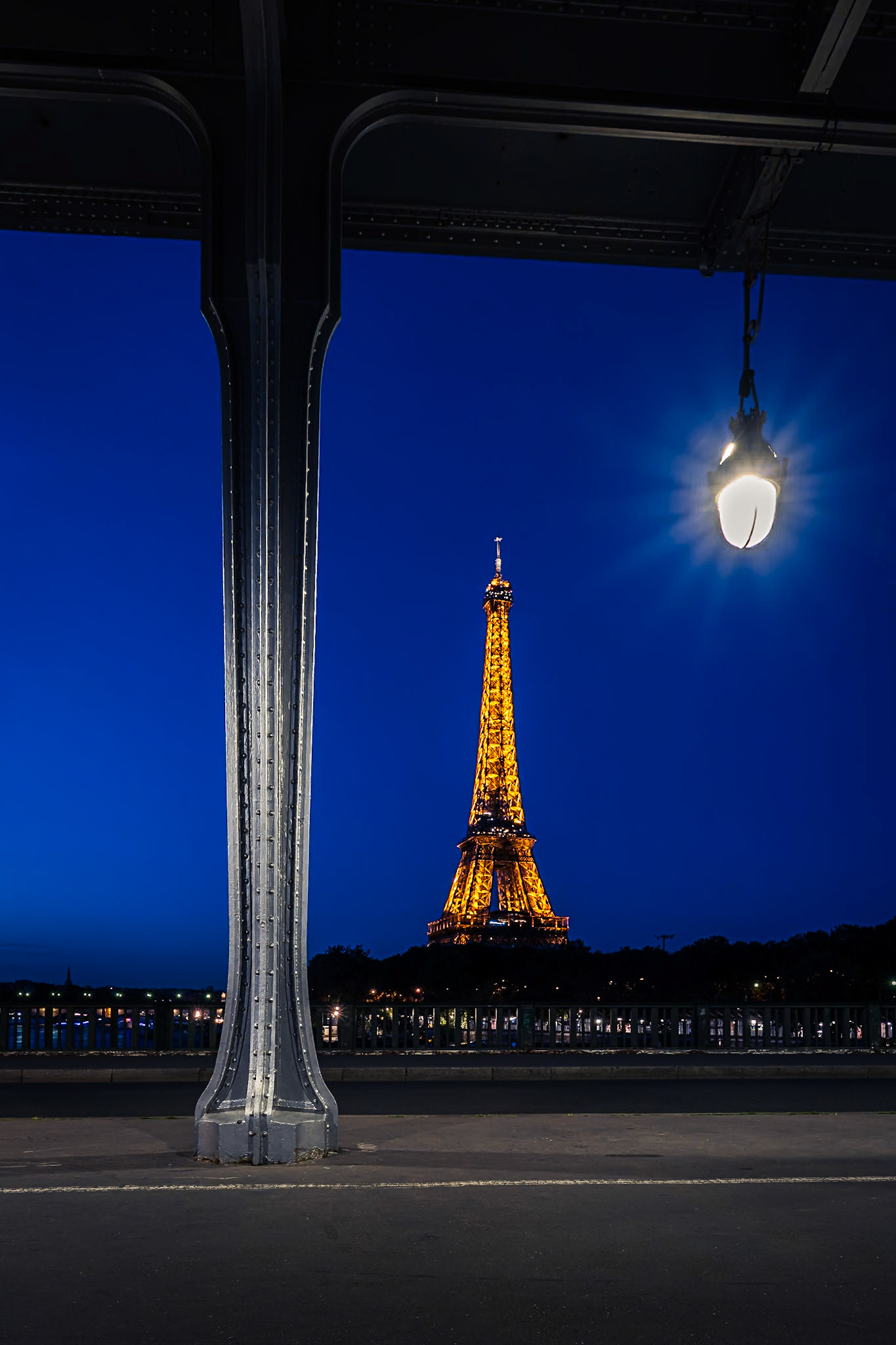 Paris - Blue Hour at Bir-Hakeim (3:2)