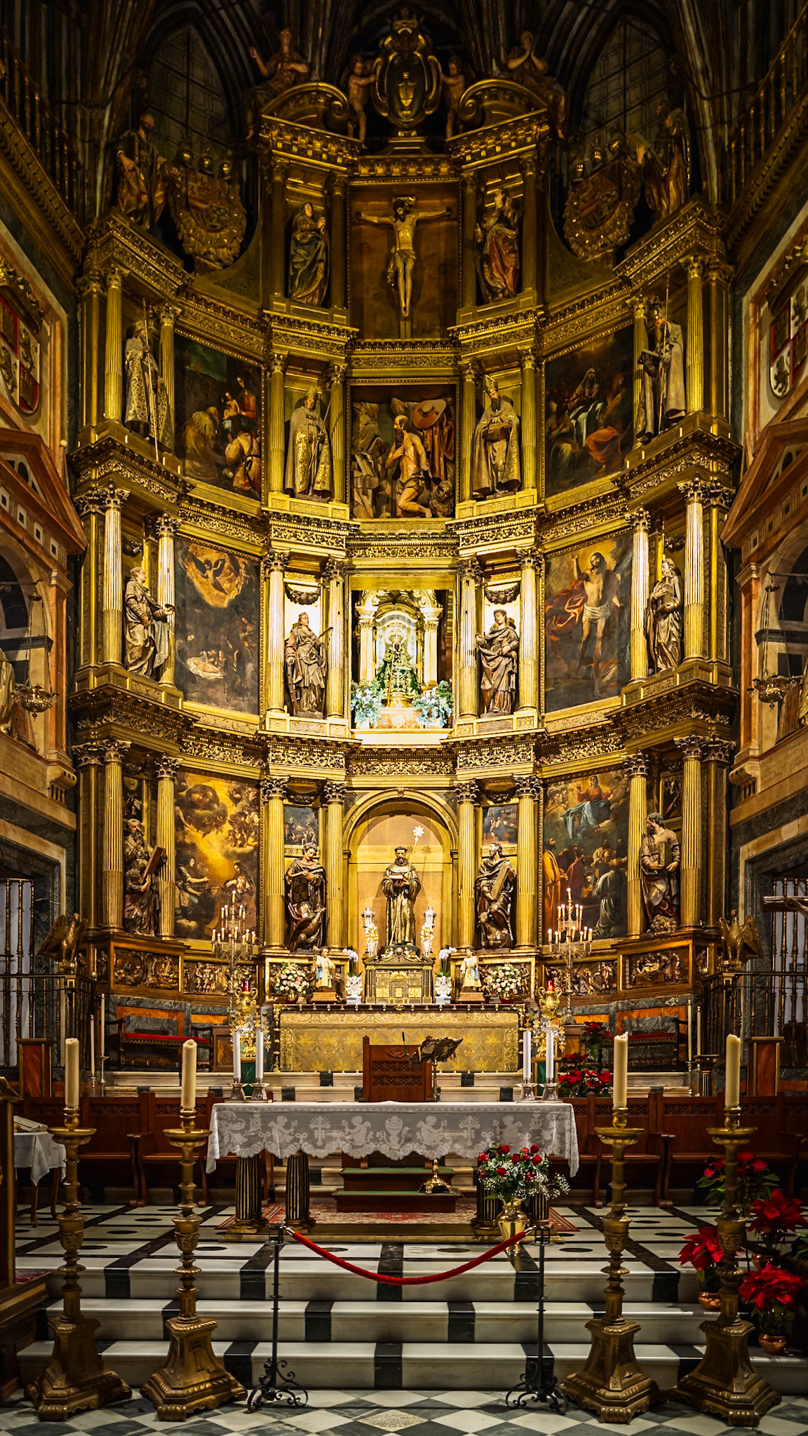 Royal Monastery of Guadalupe - Altarpiece (16:9)