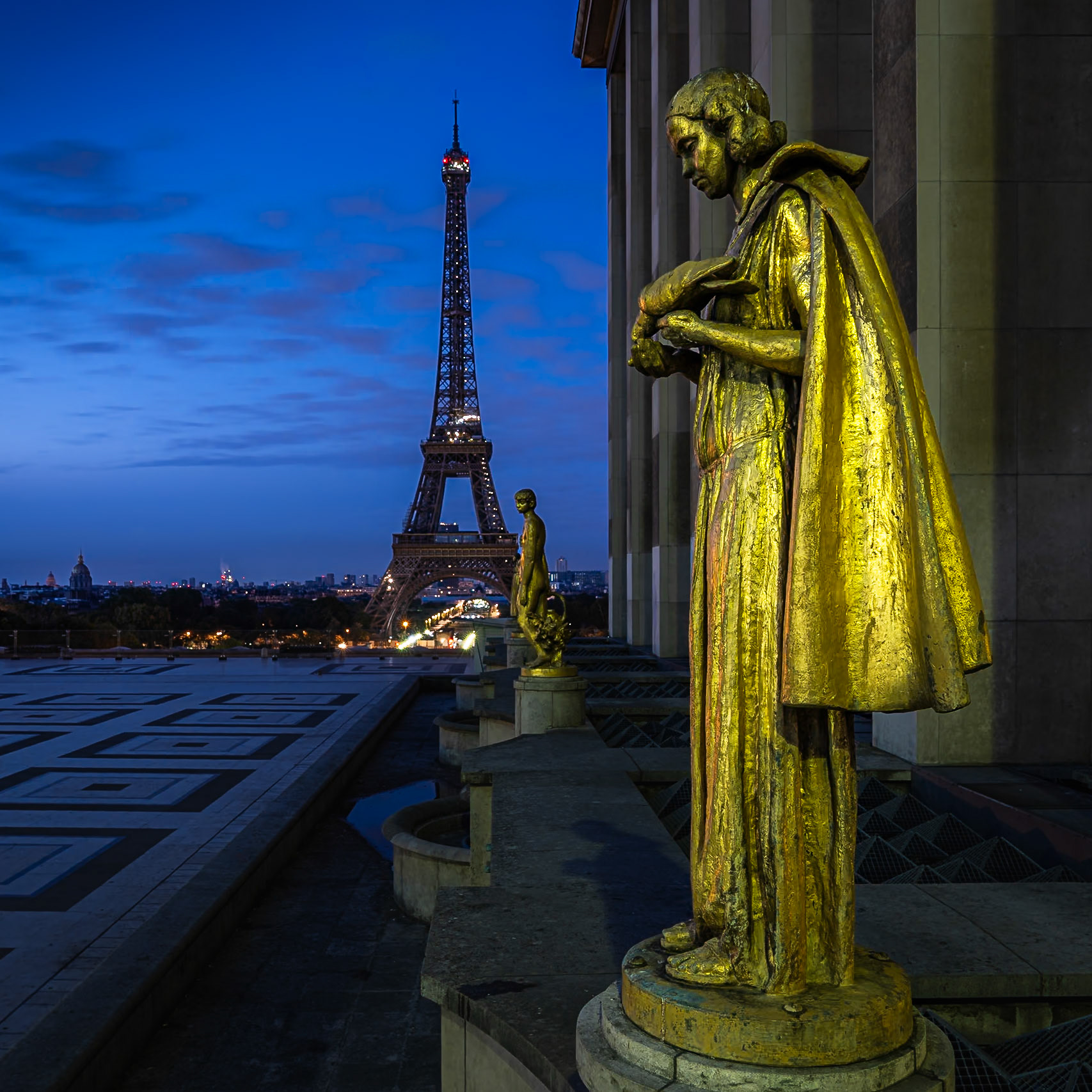 Paris - Silent Witness (1:1)