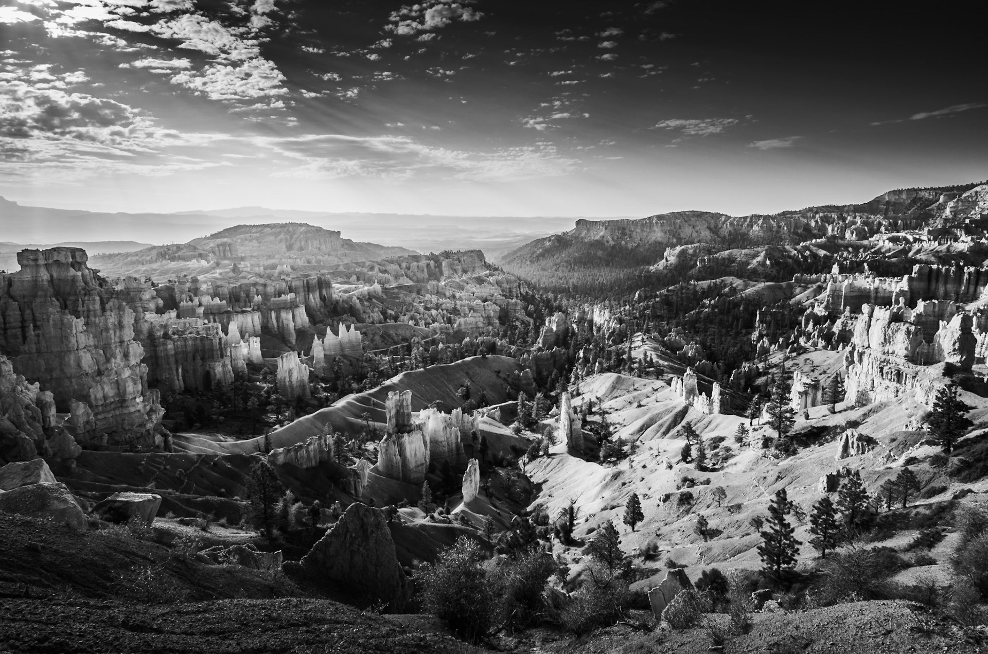 Bryce Canyon – An Otherworldly Spired Terrain (2:3)