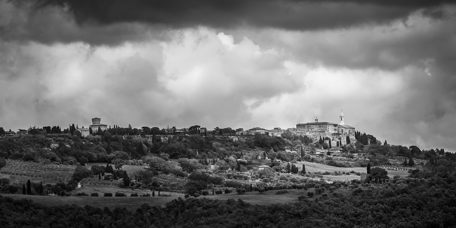 Tuscany - Pienza from Afar (16:9)