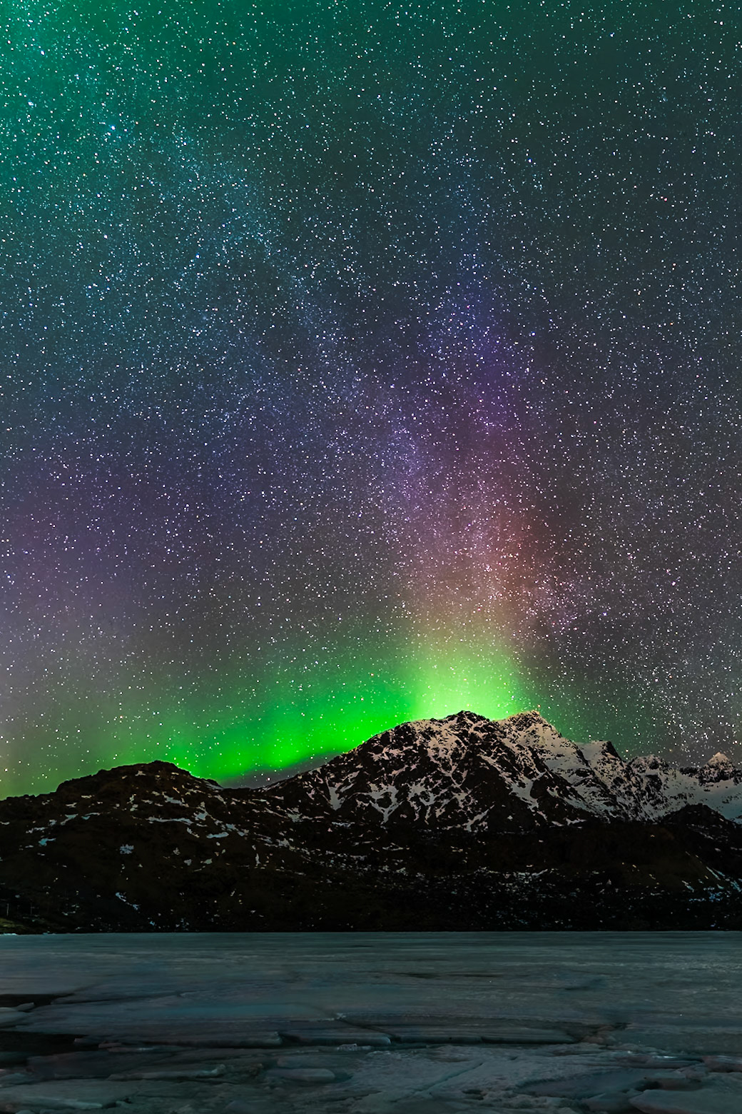 Vikvatnet - Aurora Emergence (3:2)